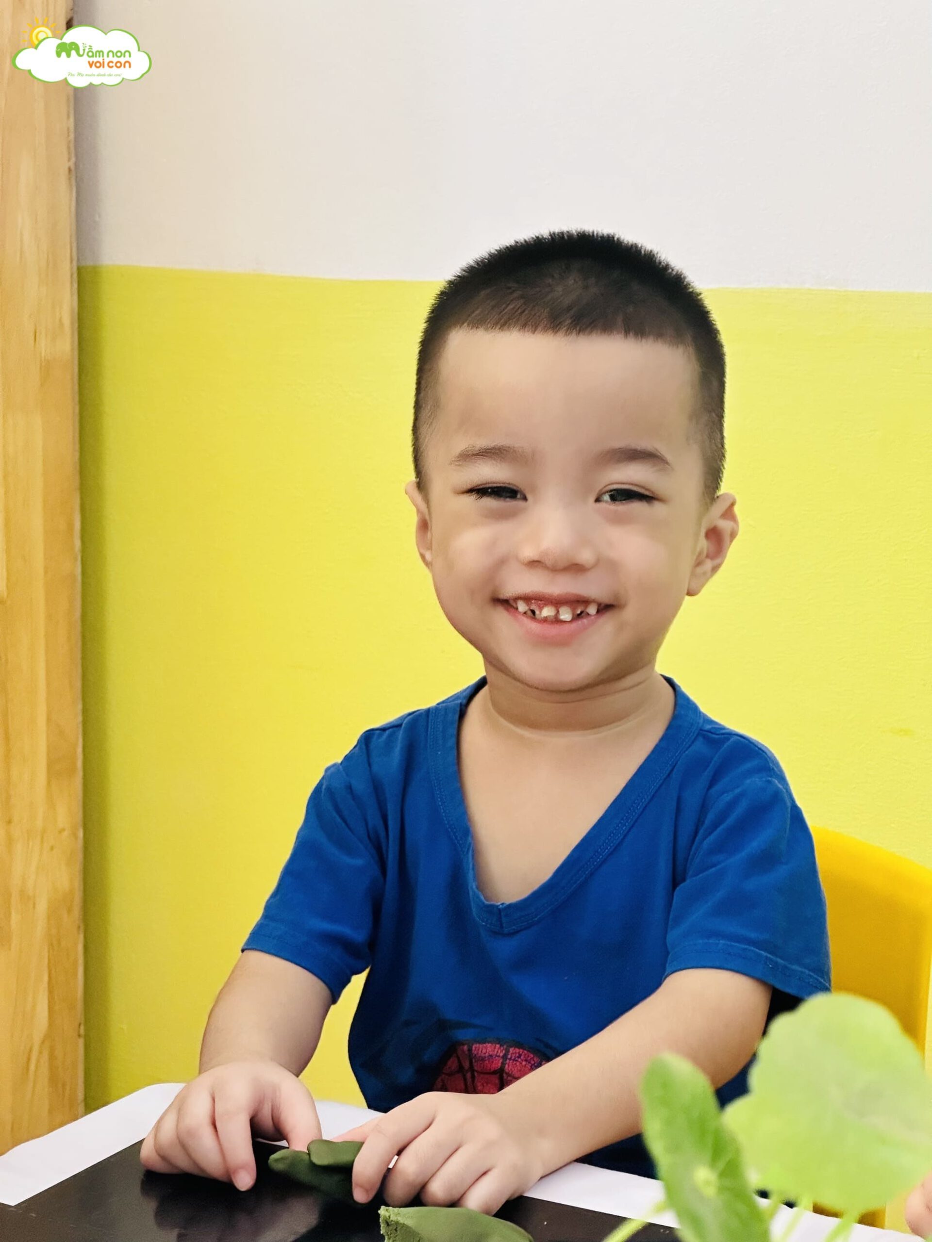 TẠO HÌNH CON SÂU TỪ ĐẤT NẶN - TRƯỜNG MẦM NON VOI CON