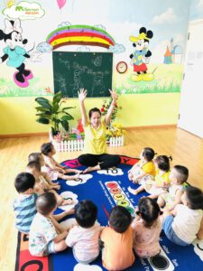 LÀM QUEN VỚI VĂN HỌC: TRUYỆN "THỎ CON KHÔNG VÂNG LỜI - TRƯỜNG MẦM NON VOI CON