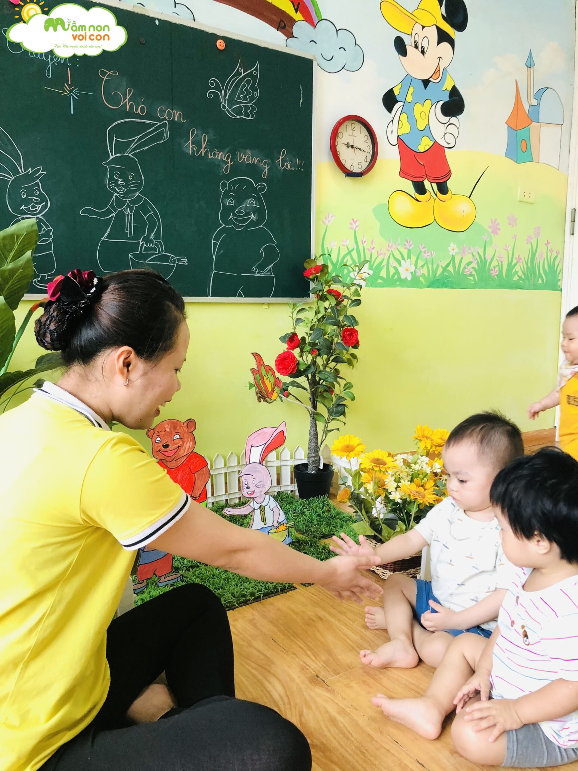 LÀM QUEN VỚI VĂN HỌC: TRUYỆN "THỎ CON KHÔNG VÂNG LỜI - TRƯỜNG MẦM NON VOI CON