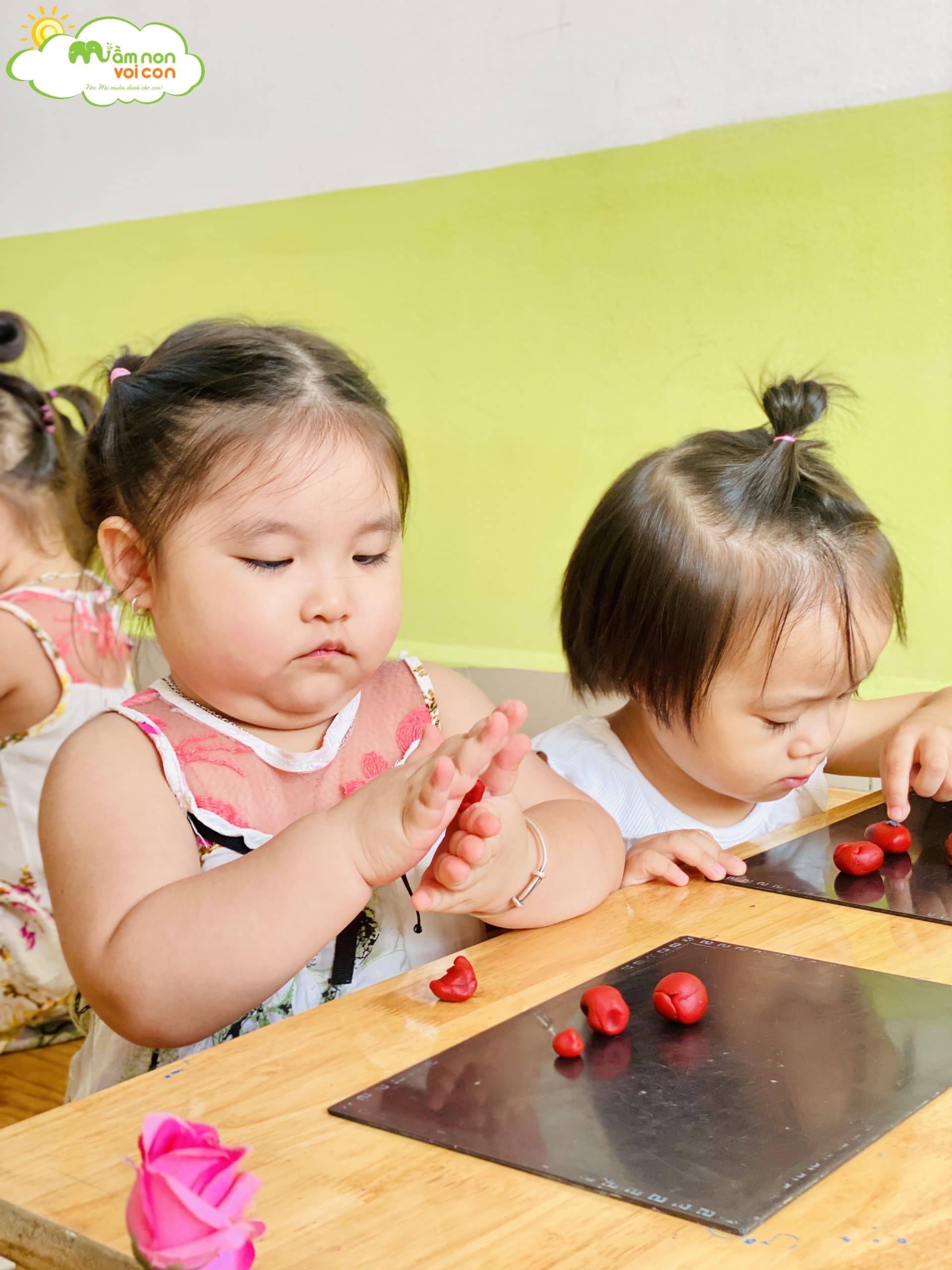 HOẠT ĐỘNG TẠO HÌNH: NẶN MÂM NGŨ QUẢ LỚP E4 - TRƯỜNG MẦM NON VOI CON