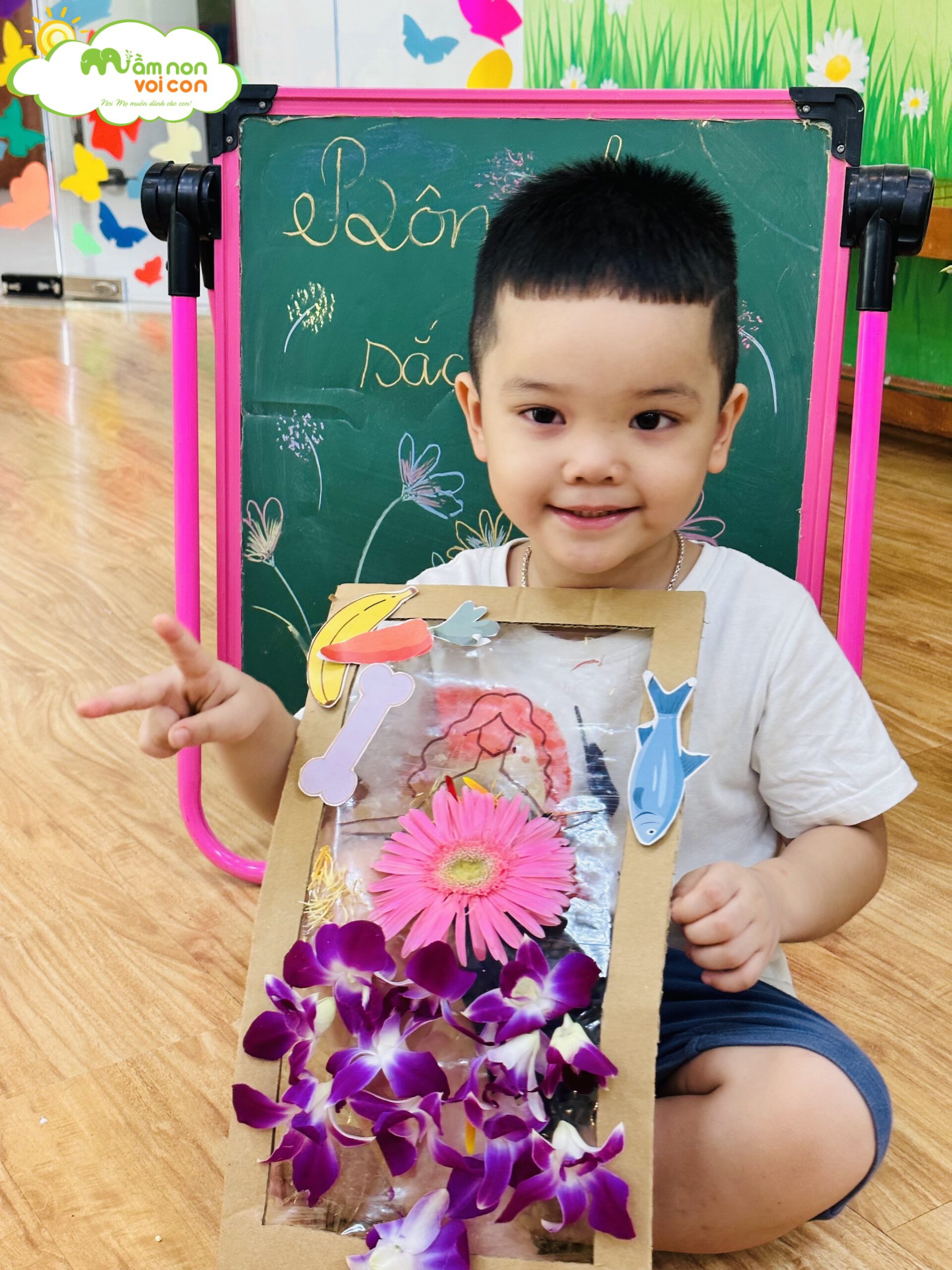 HOẠT ĐỘNG TẠO HÌNH: BÔNG HOA SẮC MÀU - TRƯỜNG MẦM NON VOI CON