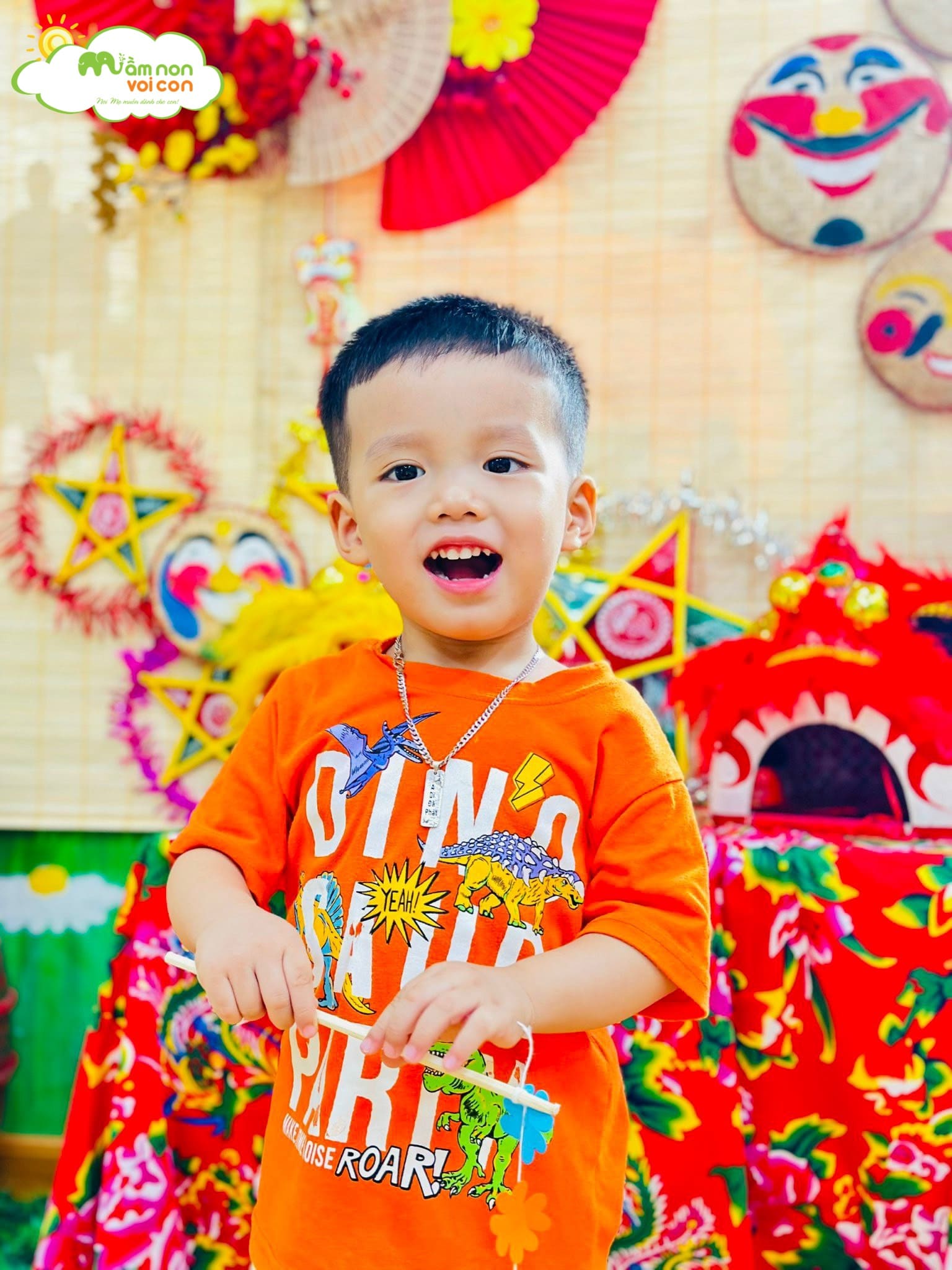 HOẠT ĐỘNG SÁNG TẠO: LÀM ĐÈN LỒNG TRUNG THU - TRƯỜNG MẦM NON VOI CON