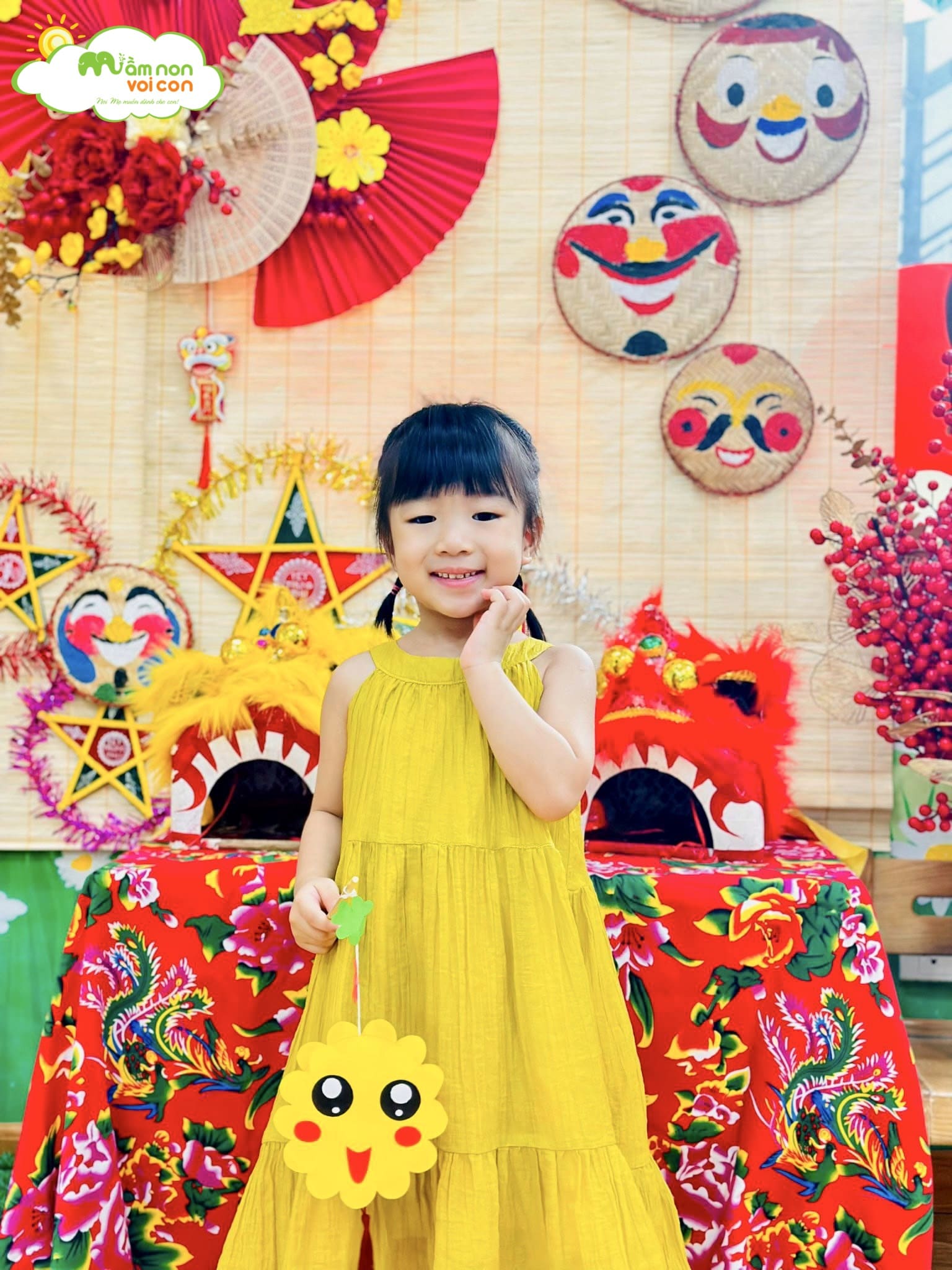 HOẠT ĐỘNG SÁNG TẠO: LÀM ĐÈN LỒNG TRUNG THU - TRƯỜNG MẦM NON VOI CON