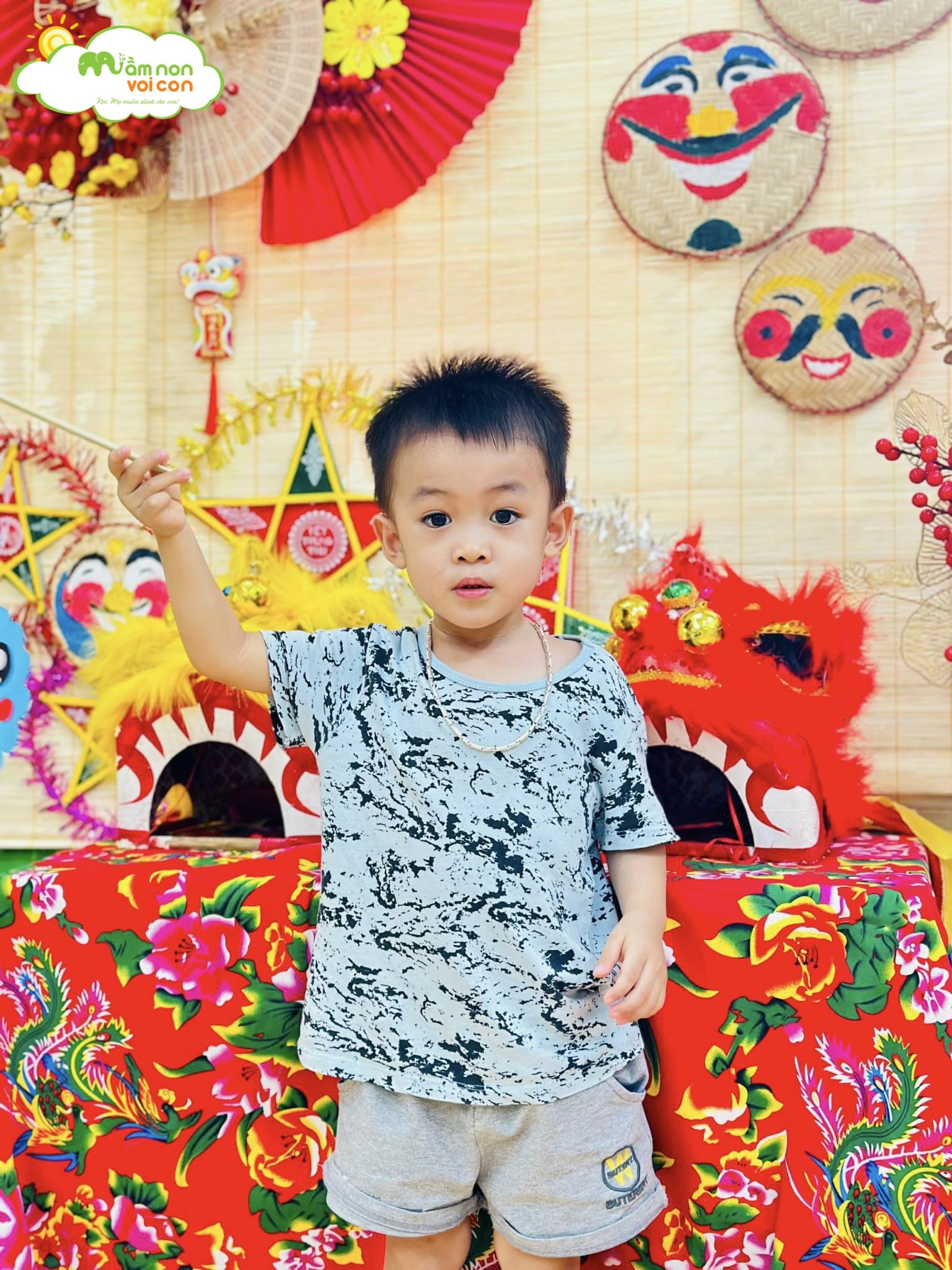 HOẠT ĐỘNG SÁNG TẠO: LÀM ĐÈN LỒNG TRUNG THU - TRƯỜNG MẦM NON VOI CON