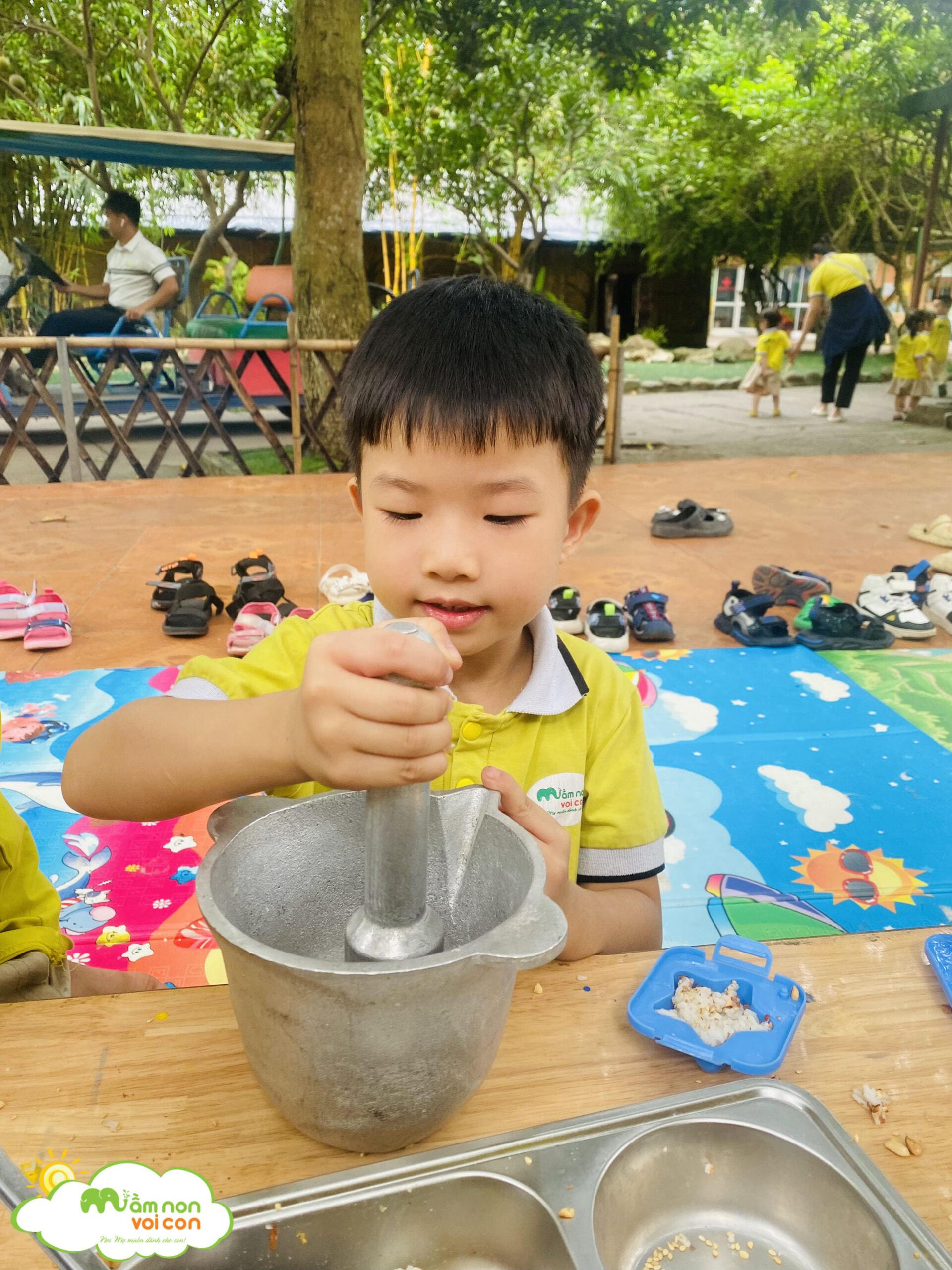 HOẠT ĐỘNG DÃ NGOẠI TRẢI NGHIỆM TẠI TRANG TRẠI GIÁO DỤC ERAHOUSE - TRƯỜNG MẦM NON VOI CON