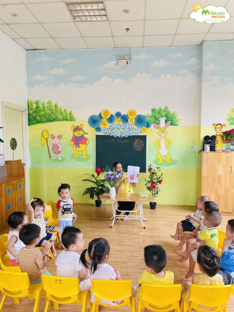 TẠO HÌNH: DÁN BÓNG BAY - TRƯỜNG MẦM NON VOI CON