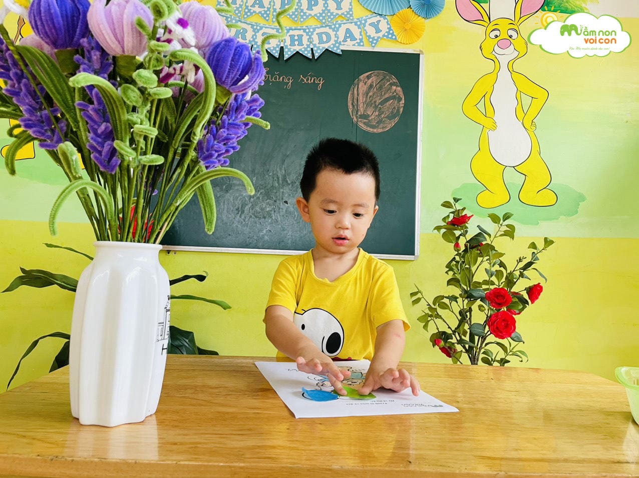 TẠO HÌNH: DÁN BÓNG BAY - TRƯỜNG MẦM NON VOI CON