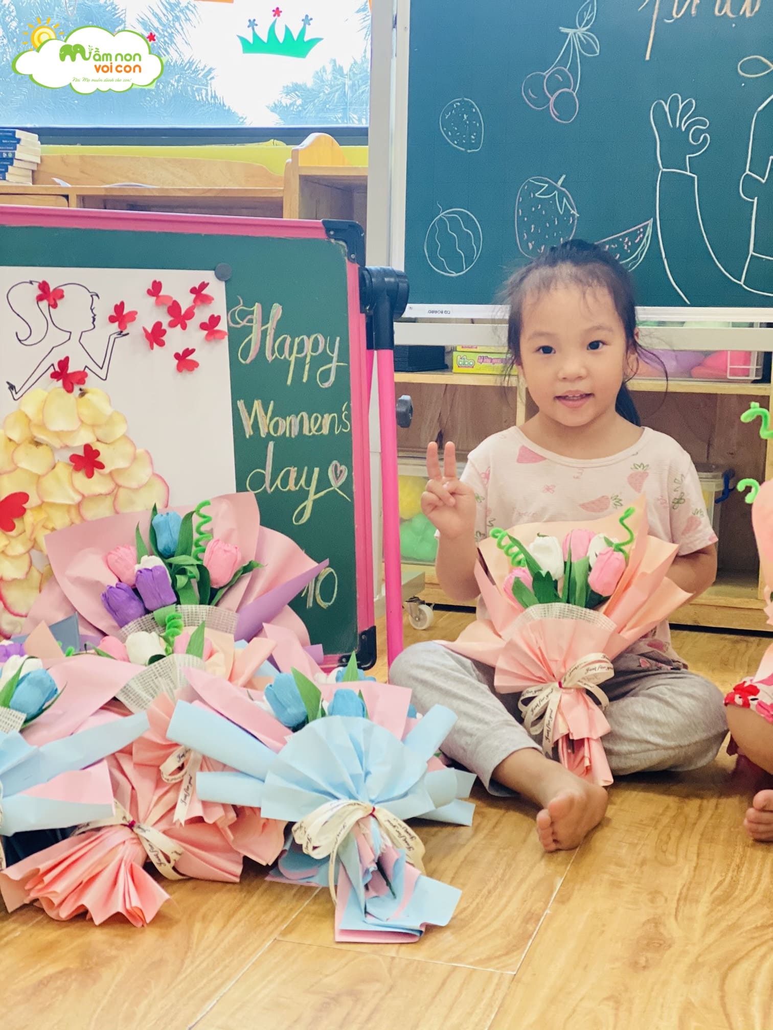 BÓ HOA TẶNG MẸ NGÀY 20/10 - TRƯỜNG MẦM NON VOI CON