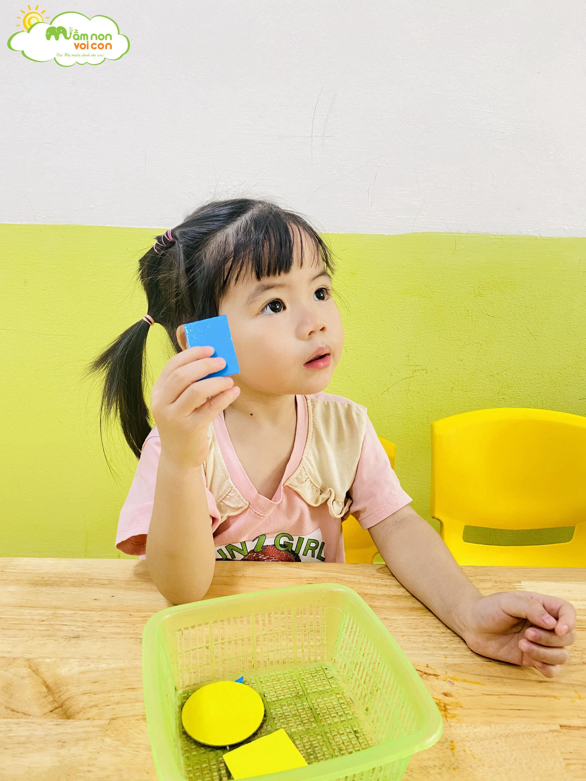 GIỜ HỌC TOÁN: NHẬN BIẾT HÌNH TAM GIÁC, HÌNH CHỮ NHẬT - TRƯỜNG MẦM NON VOI CON