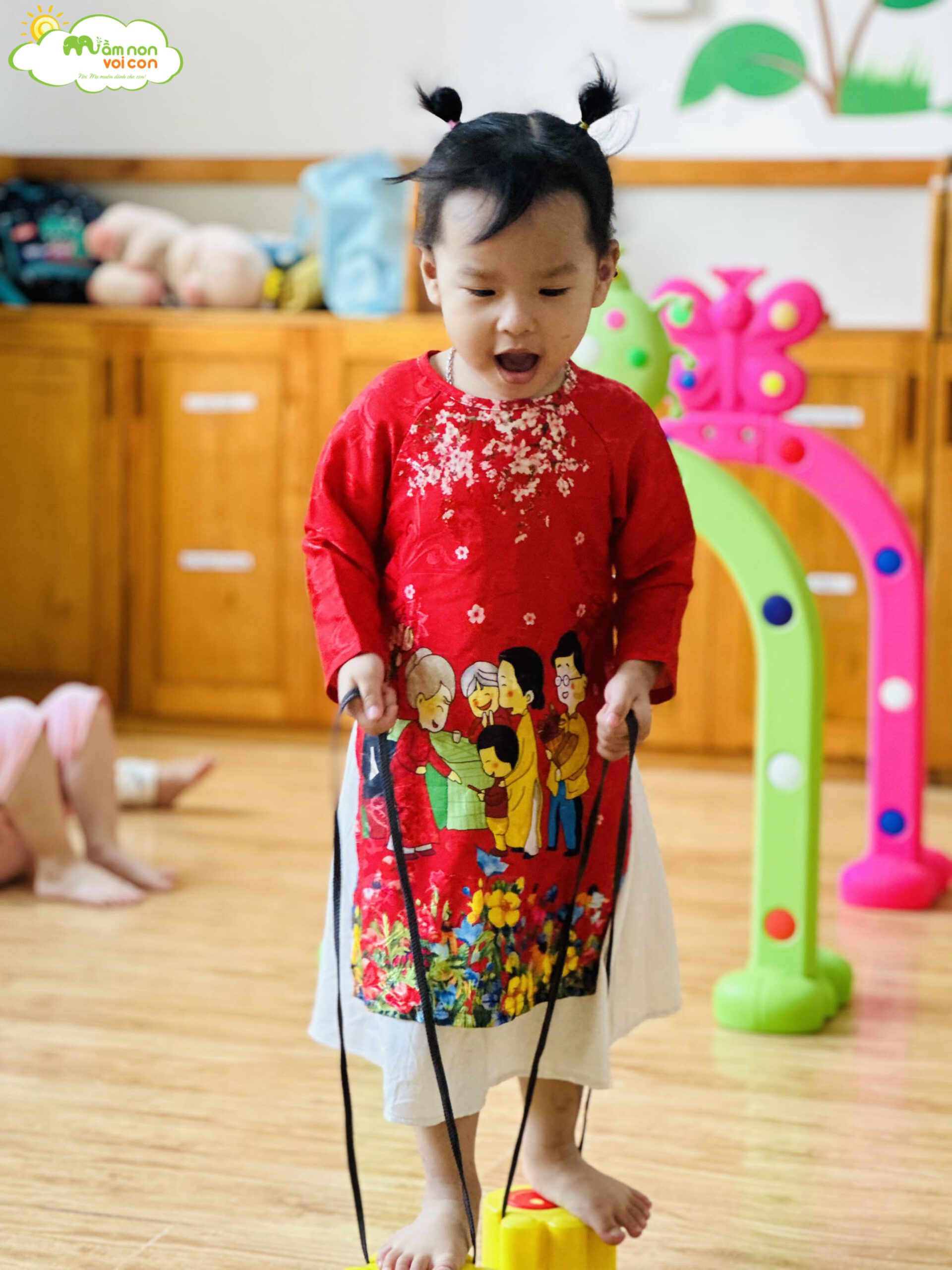 HOẠT ĐỘNG THỂ CHẤT: TRƯỜN SẤP VÀ ĐẬP BÓNG - TRƯỜNG MẦM NON VOI CON