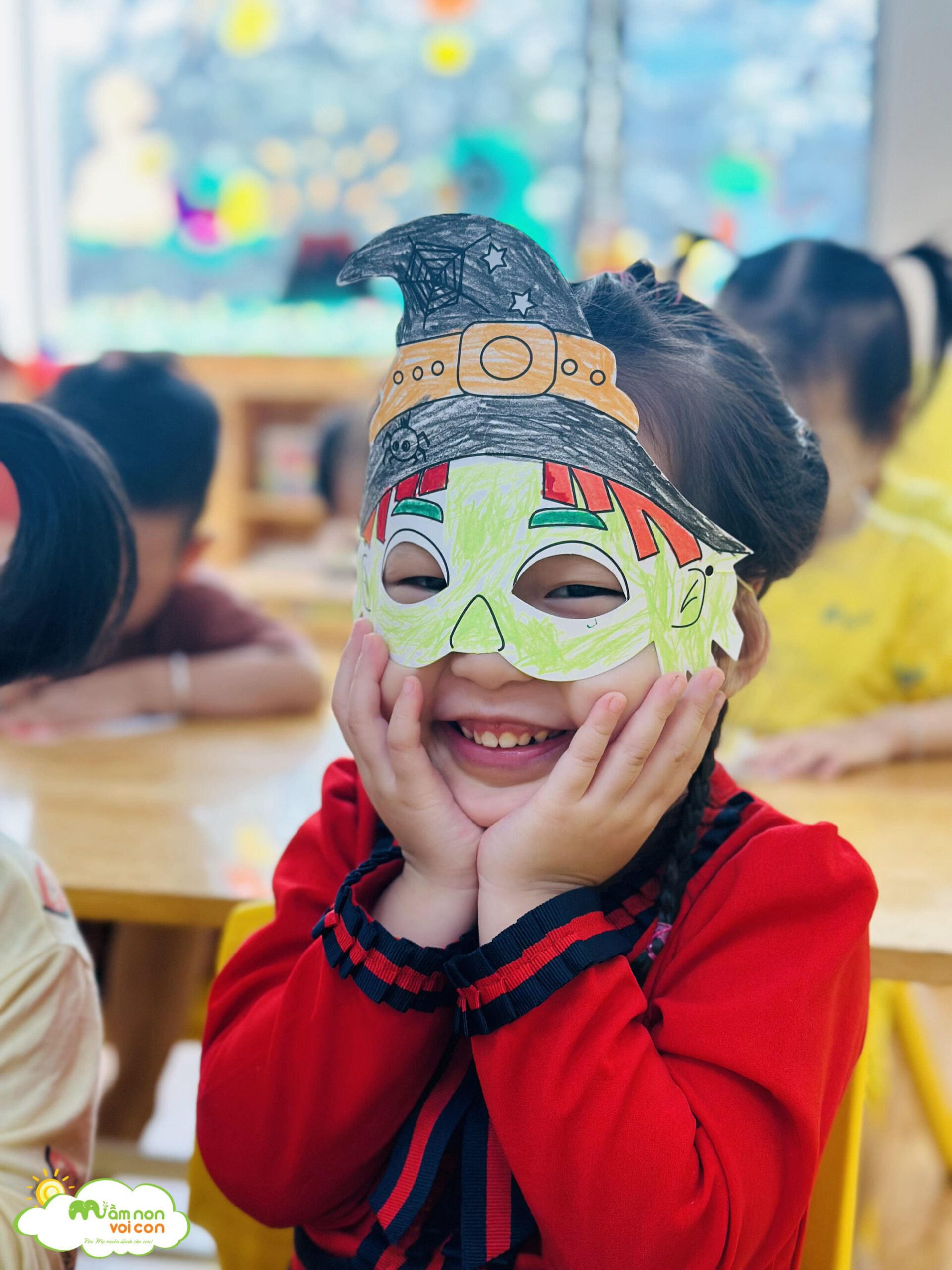 HOẠT ĐỘNG SÁNG TẠO: TRANG TRÍ MẶT NẠ HALLOWEEN ️ - TRƯỜNG MẦM NON VOI CON