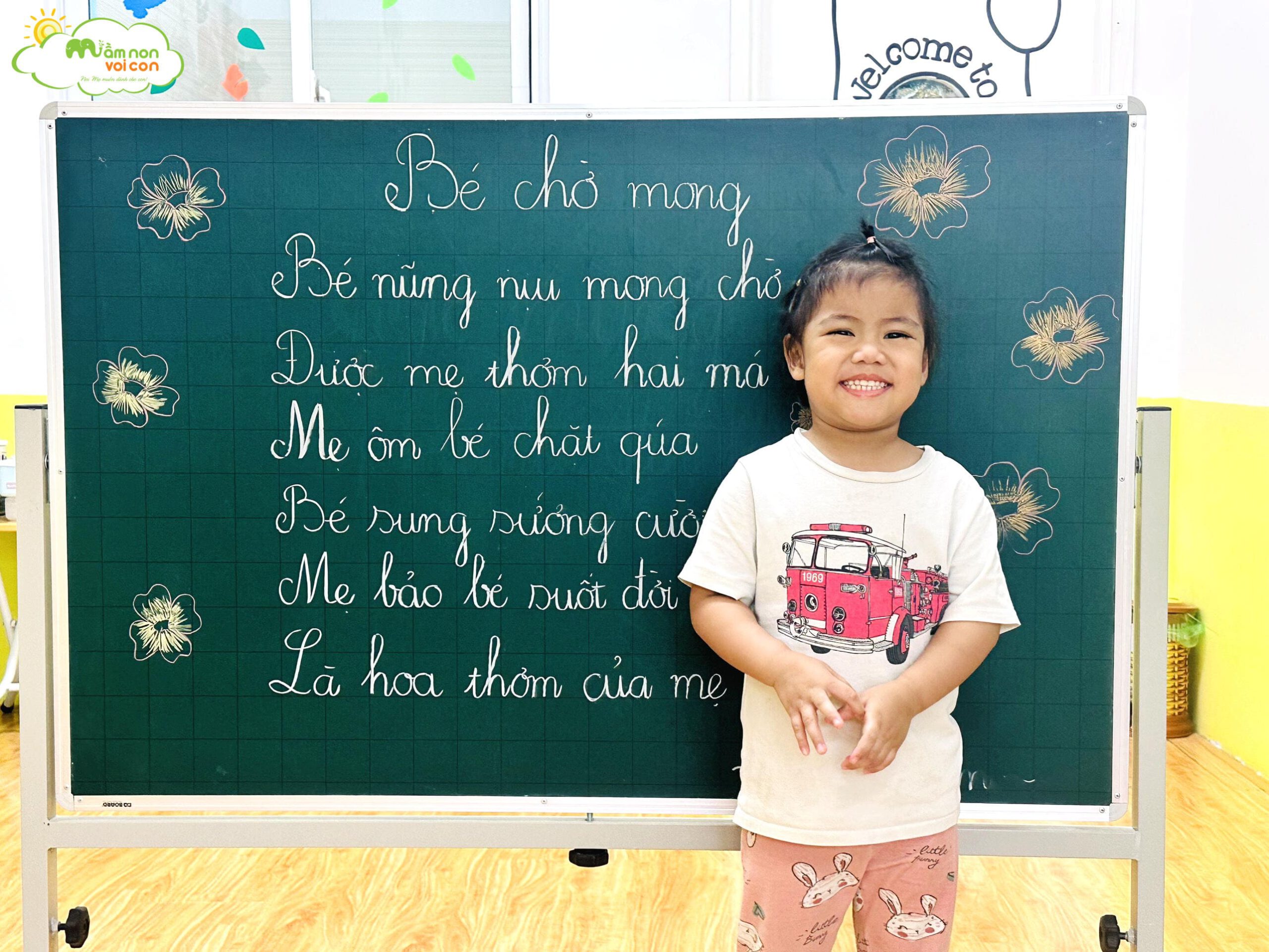 HOẠT ĐỘNG VĂN HỌC: ĐỌC THƠ “BÉ CHỜ MONG” HOẠT ĐỘNG VĂN HỌC: ĐỌC THƠ “BÉ CHỜ MONG” - TRƯỜNG MẦM NON VOI CON