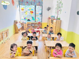 HOẠT ĐỘNG NHẬN BIẾT, PHÂN BIỆT HÌNH TAM GIÁC, HÌNH CHỮ NHẬT - TRƯỜNG MẦM NON VOI CON