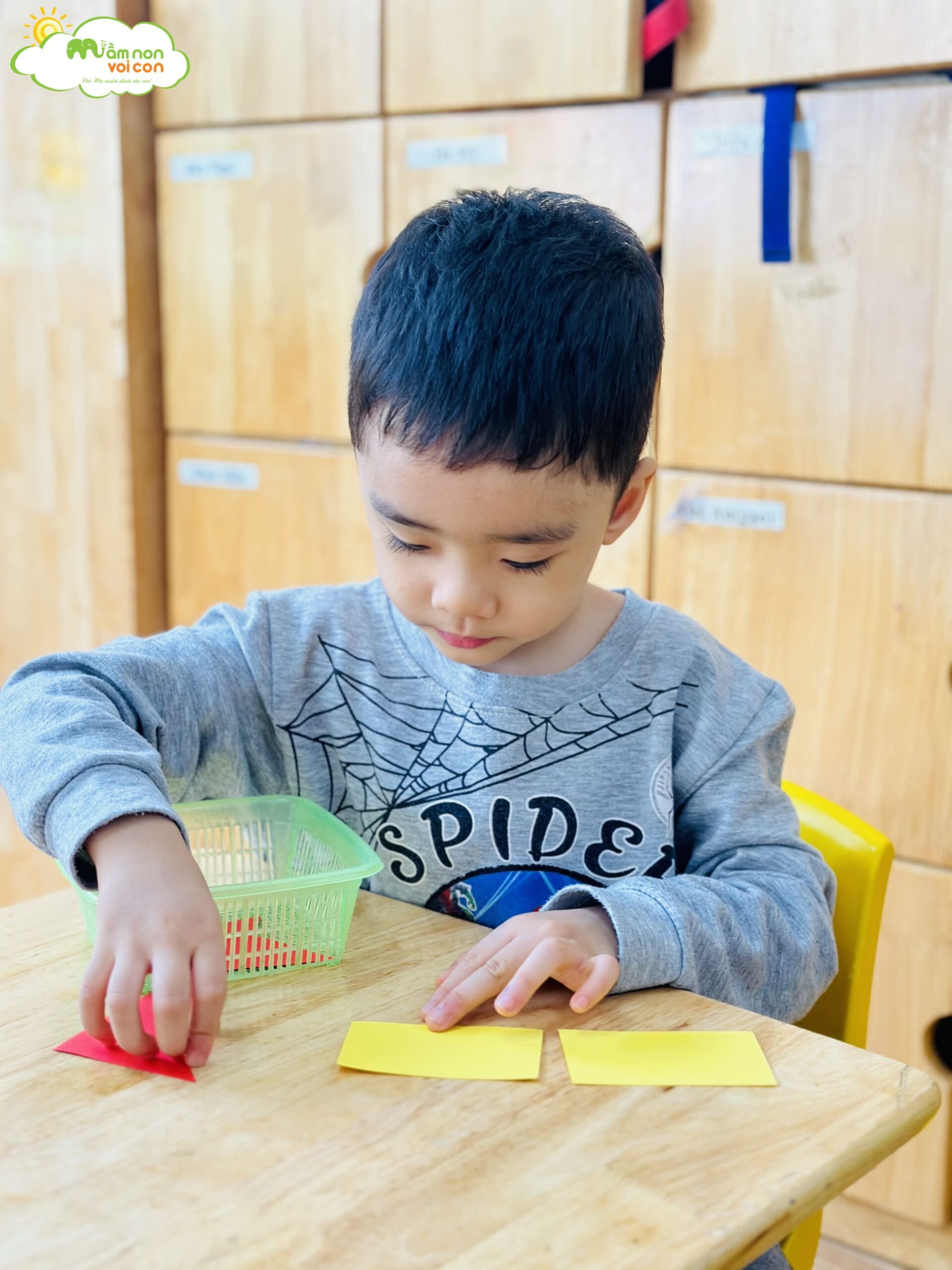 HOẠT ĐỘNG NHẬN BIẾT, PHÂN BIỆT HÌNH TAM GIÁC, HÌNH CHỮ NHẬT - TRƯỜNG MẦM NON VOI CON