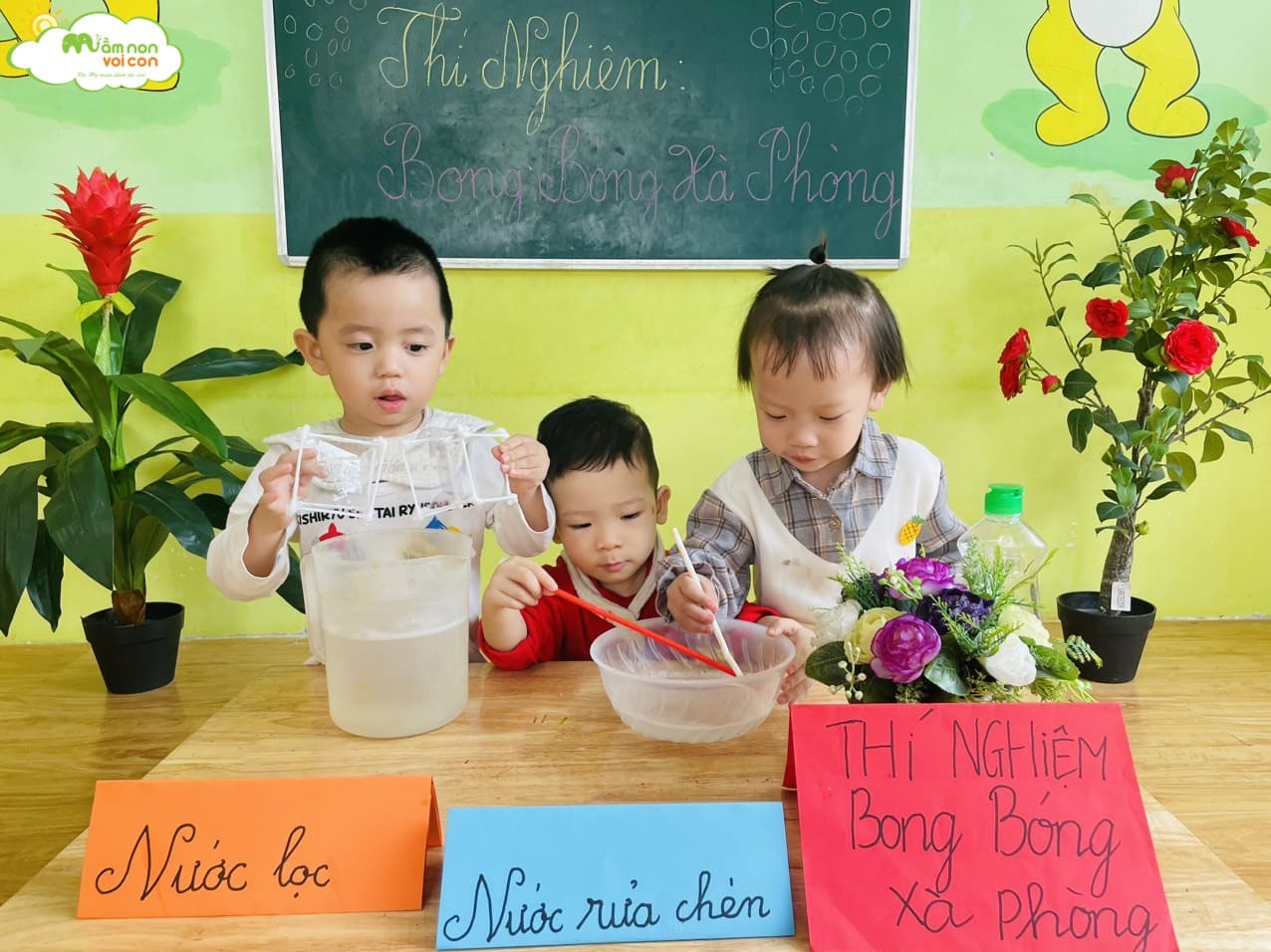 THÍ NGHIỆM BONG BÓNG XÀ PHÒNG - LỚP E3 THÍ NGHIỆM BONG BÓNG XÀ PHÒNG - LỚP E3 - TRƯỜNG MẦM NON VOI CON