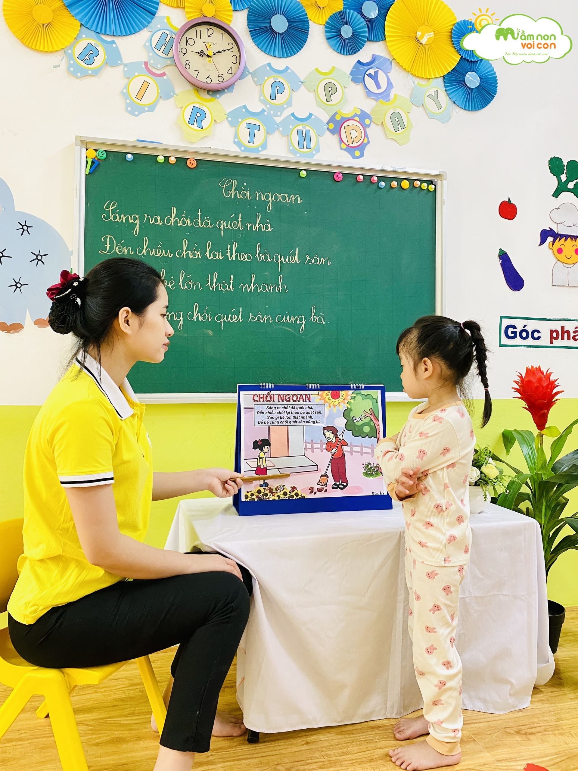 LÀM QUEN VĂN HỌC: ĐỌC THƠ “CHỔI NGOAN” - TRƯỜNG MẦM NON VOI CON