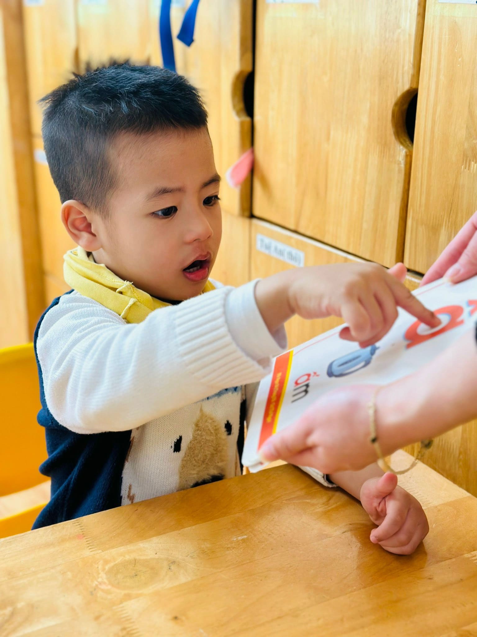 ÔN TẬP VÀ LÀM QUEN CHỮ CÁI - TRƯỜNG MẦM NON VOI CON