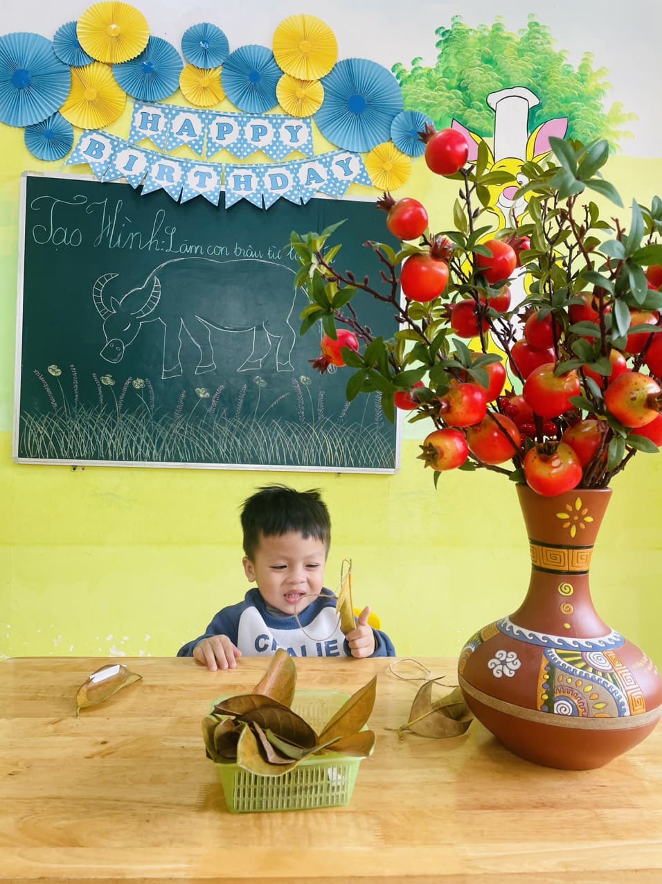 SÁNG TẠO: LÀM CON TRÂU TỪ LÁ MÍT SÁNG TẠO: LÀM CON TRÂU TỪ LÁ MÍT - TRƯỜNG MẦM NON VOI CON