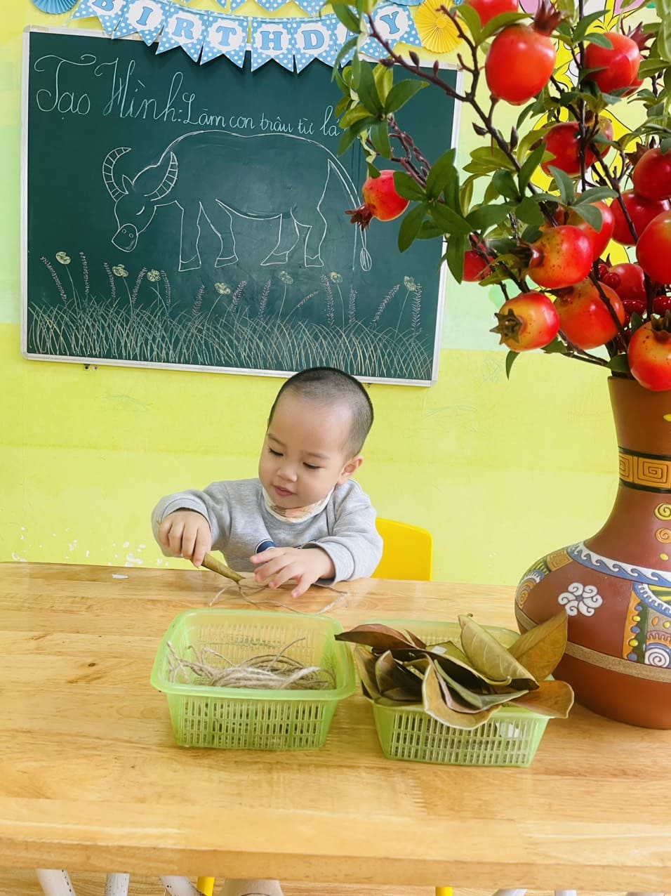 SÁNG TẠO: LÀM CON TRÂU TỪ LÁ MÍT SÁNG TẠO: LÀM CON TRÂU TỪ LÁ MÍT - TRƯỜNG MẦM NON VOI CON