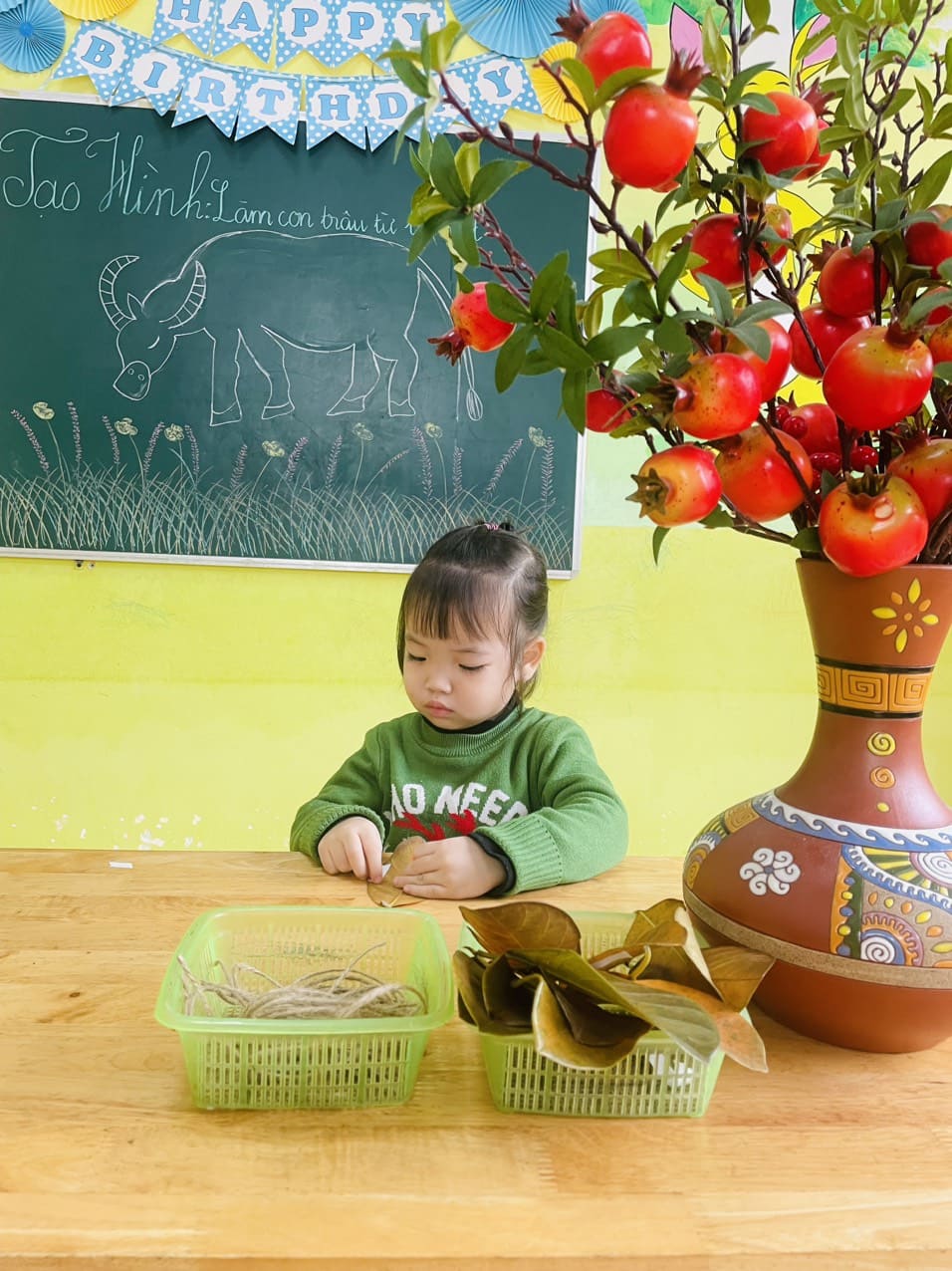 SÁNG TẠO: LÀM CON TRÂU TỪ LÁ MÍT SÁNG TẠO: LÀM CON TRÂU TỪ LÁ MÍT - TRƯỜNG MẦM NON VOI CON