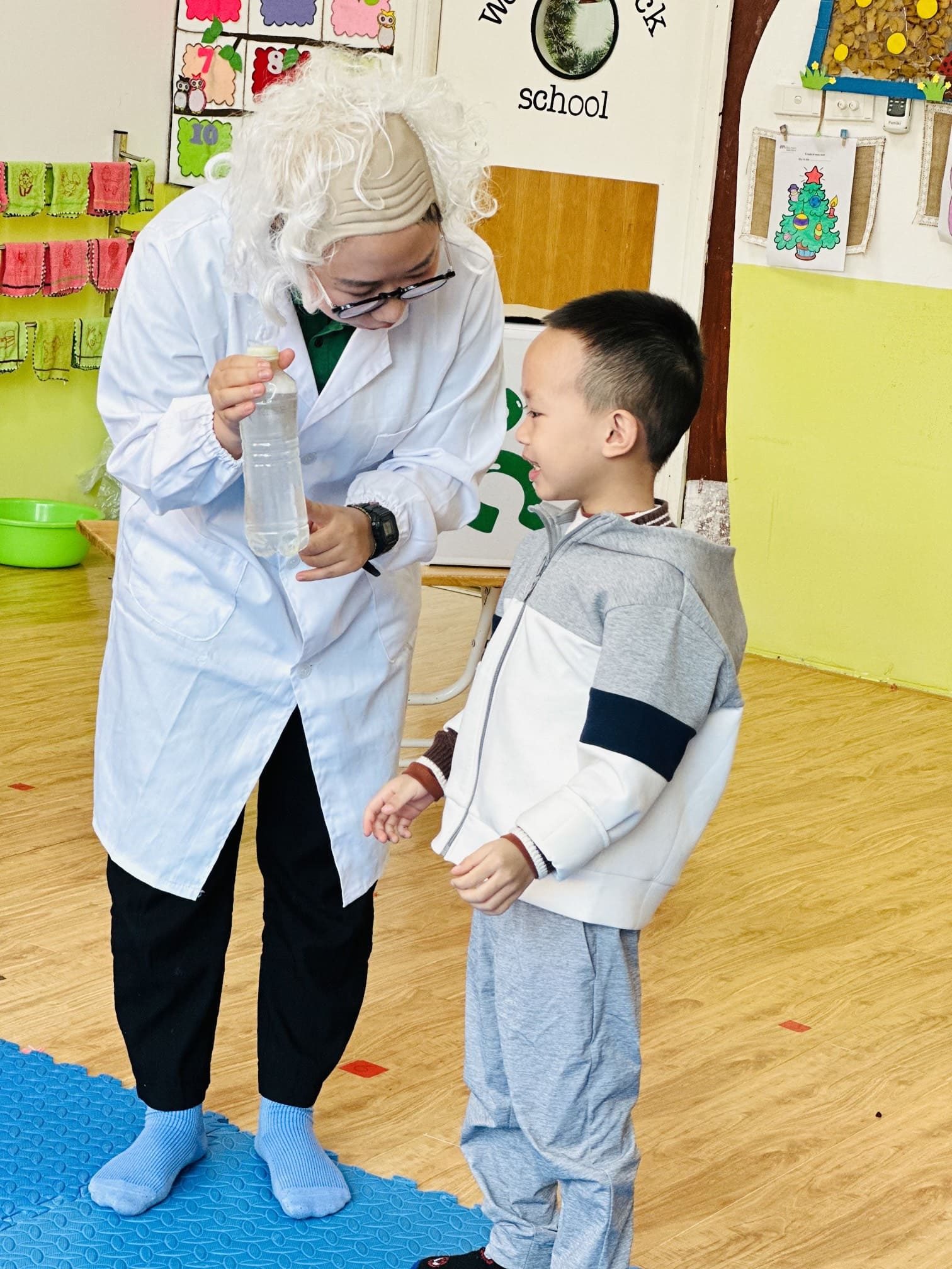 GIỜ HỌC STEM: KHÁM PHÁ KHOA HỌC GIỜ HỌC STEM: KHÁM PHÁ KHOA HỌC - TRƯỜNG MẦM NON VOI CON