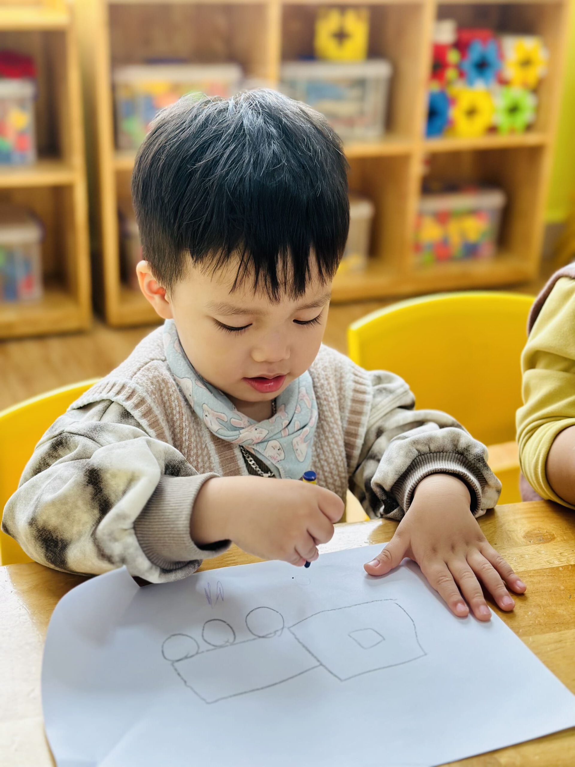 MỸ THUẬT: VẼ Ô TÔ THEO MẪU - TRƯỜNG MẦM NON VOI CON