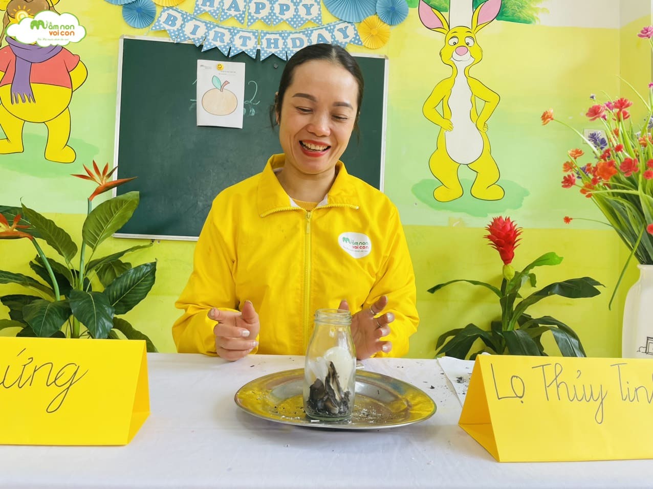 STEM KHOA HỌC: TRỨNG CHUI VÀO CHAI HẸP - TRƯỜNG MẦM NON VOI CON