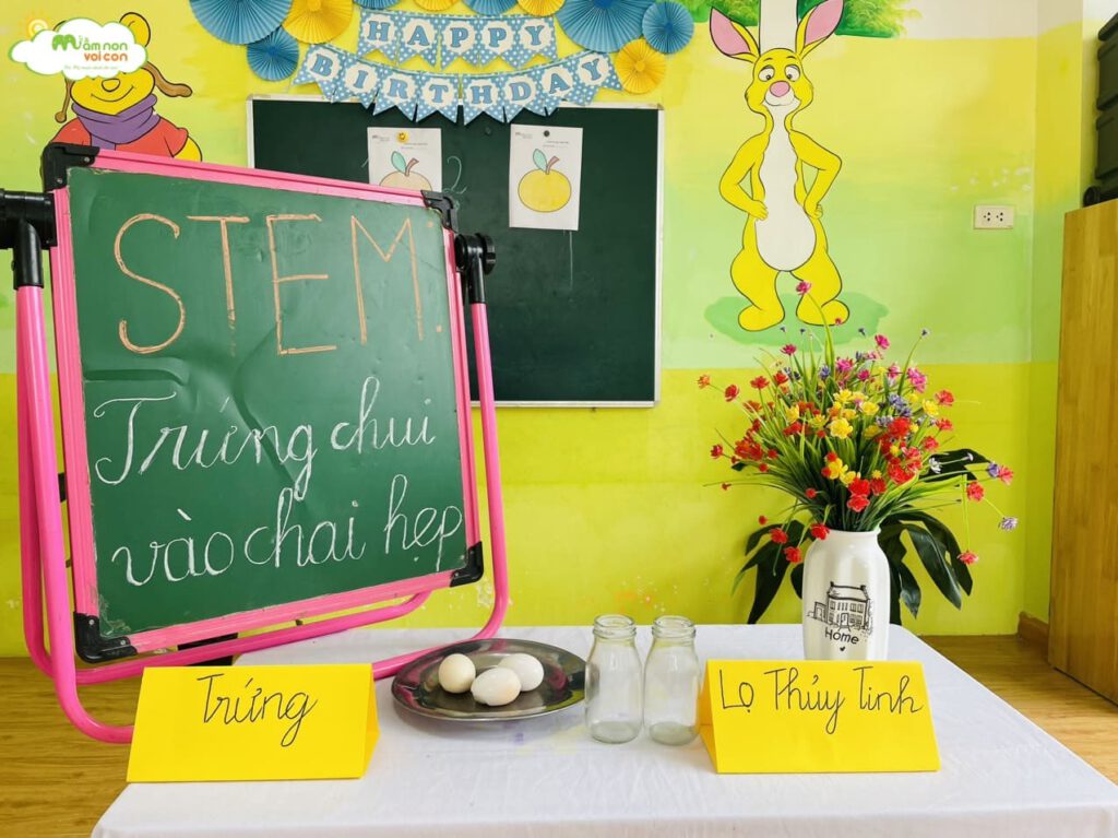 STEM KHOA HỌC: TRỨNG CHUI VÀO CHAI HẸP - TRƯỜNG MẦM NON VOI CON