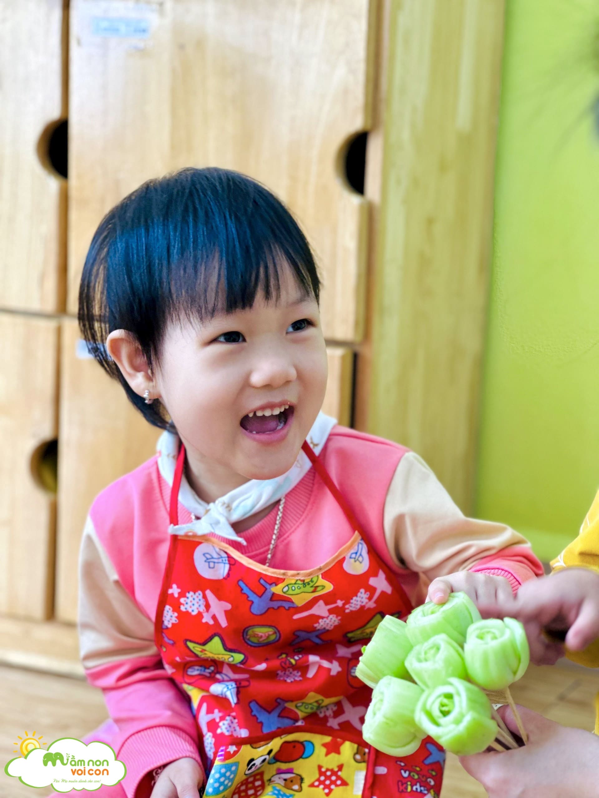 TẠO HÌNH SÁNG TẠO CHÀO MỪNG NGÀY QUỐC TẾ PHỤ NỮ 8/3 - TRƯỜNG MẦM NON VOI CON