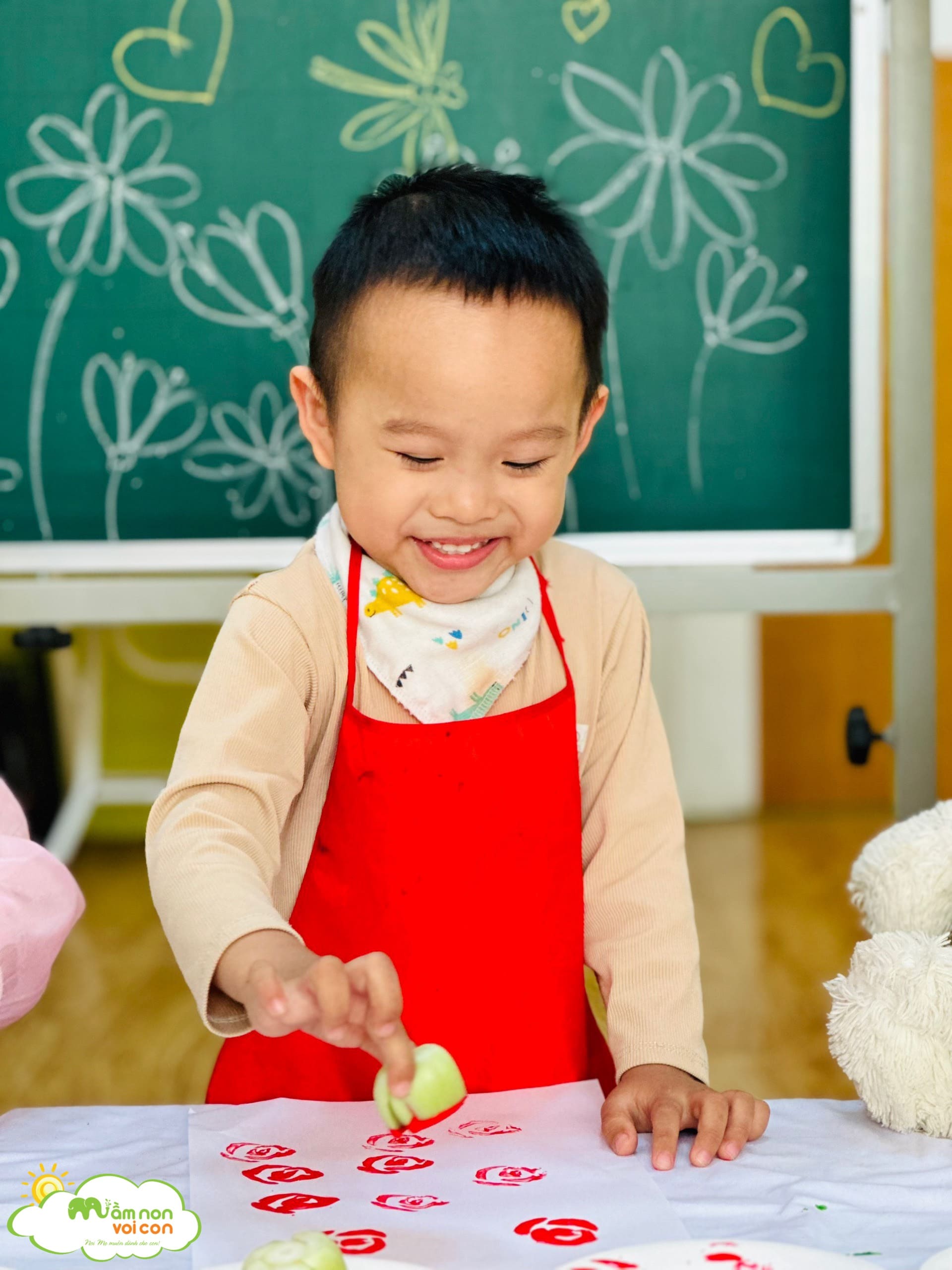 TẠO HÌNH SÁNG TẠO CHÀO MỪNG NGÀY QUỐC TẾ PHỤ NỮ 8/3 - TRƯỜNG MẦM NON VOI CON