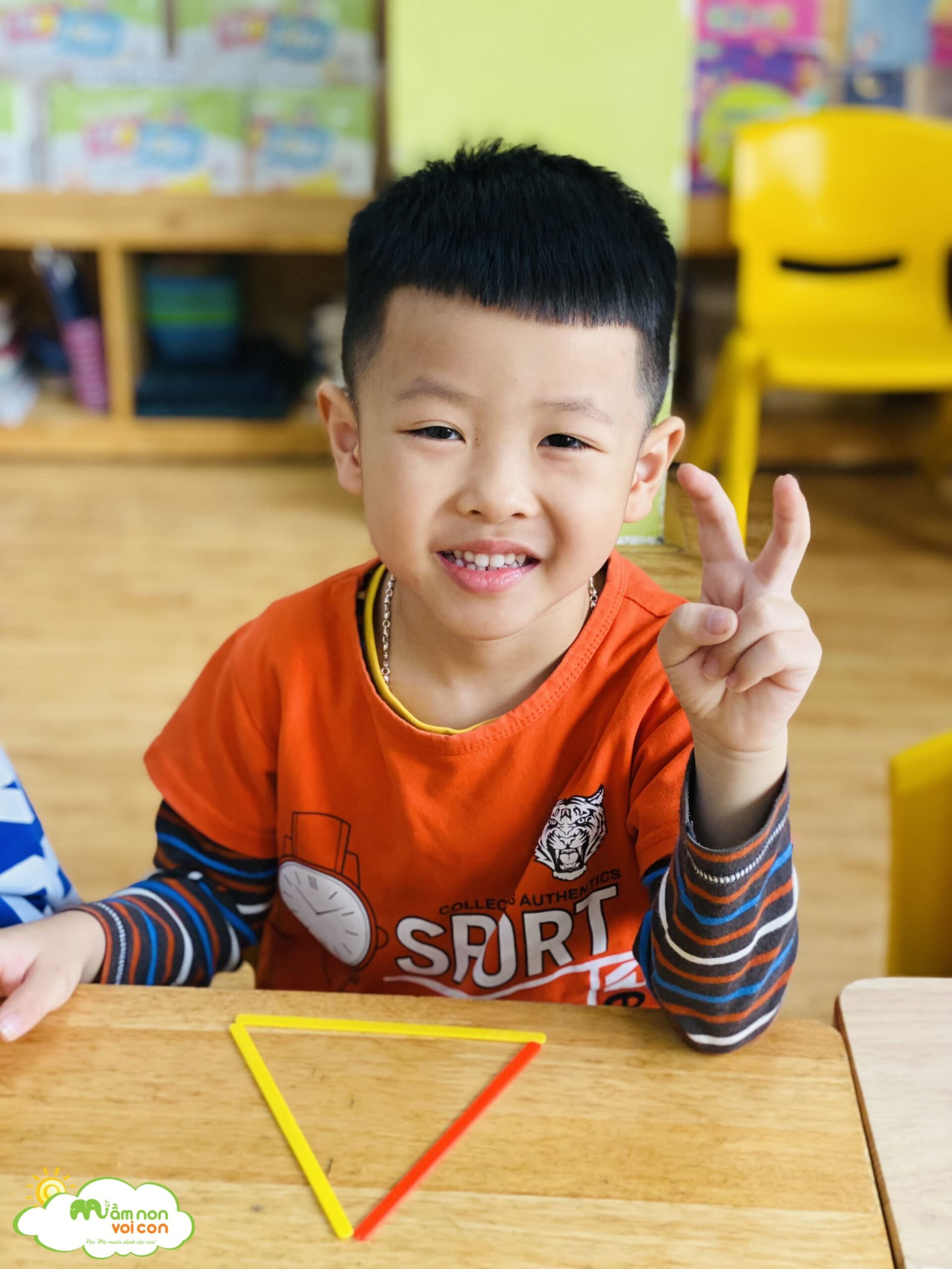 GIỜ TOÁN HỌC: SO SÁNH TÍNH CHẤT CÁC HÌNH - TRƯỜNG MẦM NON VOI CON