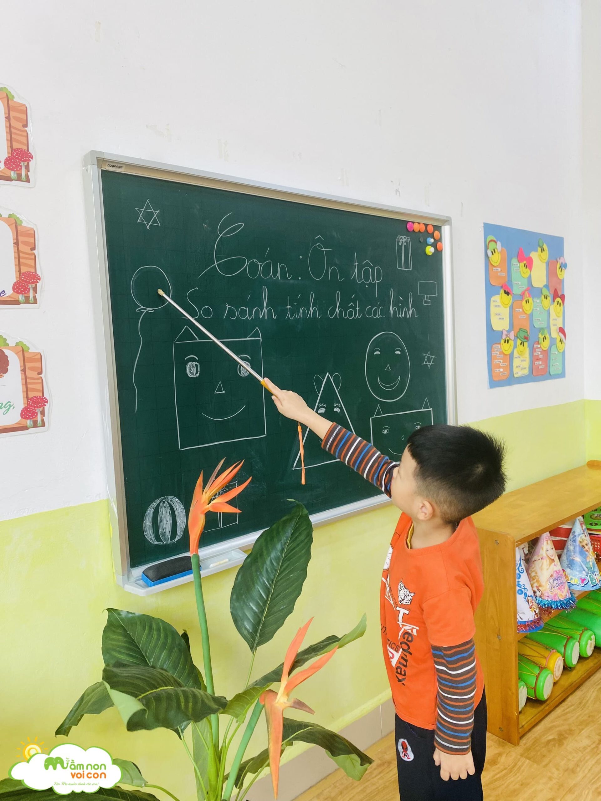 GIỜ TOÁN HỌC: SO SÁNH TÍNH CHẤT CÁC HÌNH - TRƯỜNG MẦM NON VOI CON