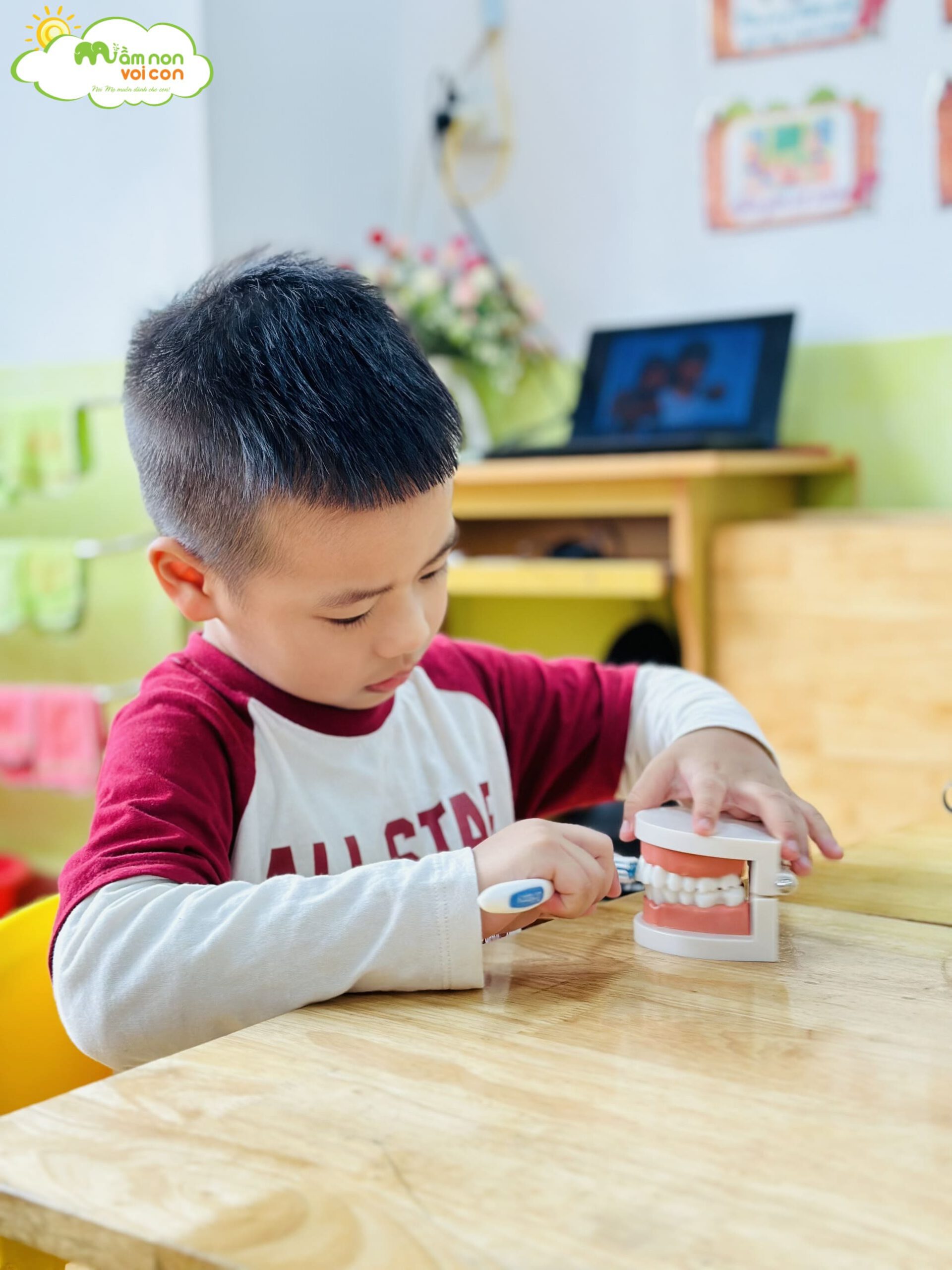 TÌM HIỂU VỀ RĂNG MIỆNG VÀ KỸ NĂNG ĐÁNH RĂNG ĐÚNG CÁCH TÌM HIỂU VỀ RĂNG MIỆNG VÀ KỸ NĂNG ĐÁNH RĂNG ĐÚNG CÁCH - TRƯỜNG MẦM NON VOI CON