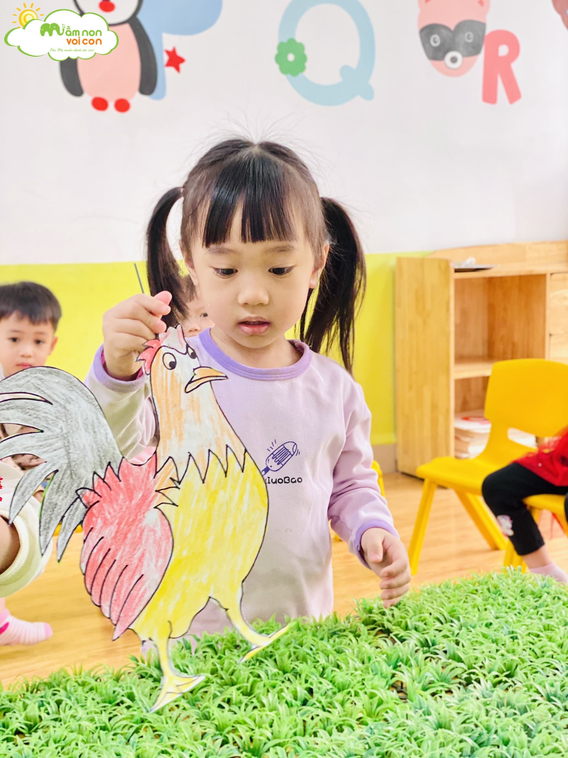 VĂN HỌC: ĐỌC THƠ “HOA MÀO GÀ” - TRƯỜNG MẦM NON VOI CON