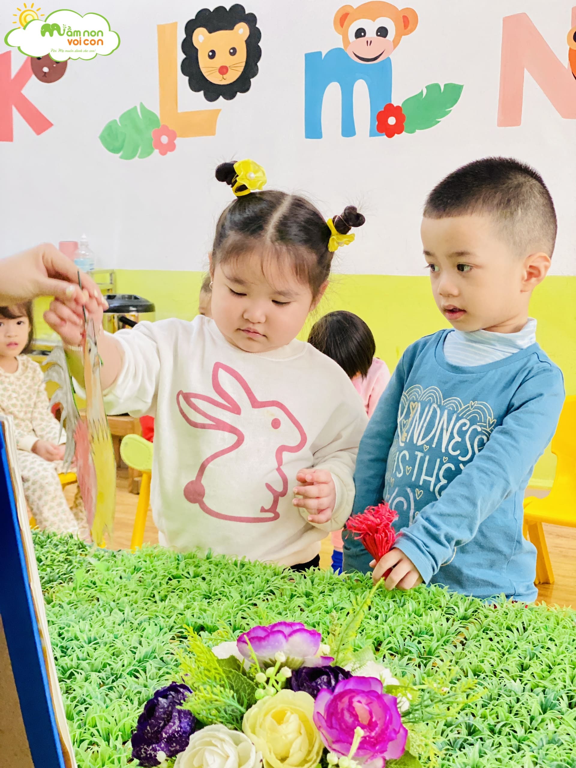 VĂN HỌC: ĐỌC THƠ “HOA MÀO GÀ” - TRƯỜNG MẦM NON VOI CON