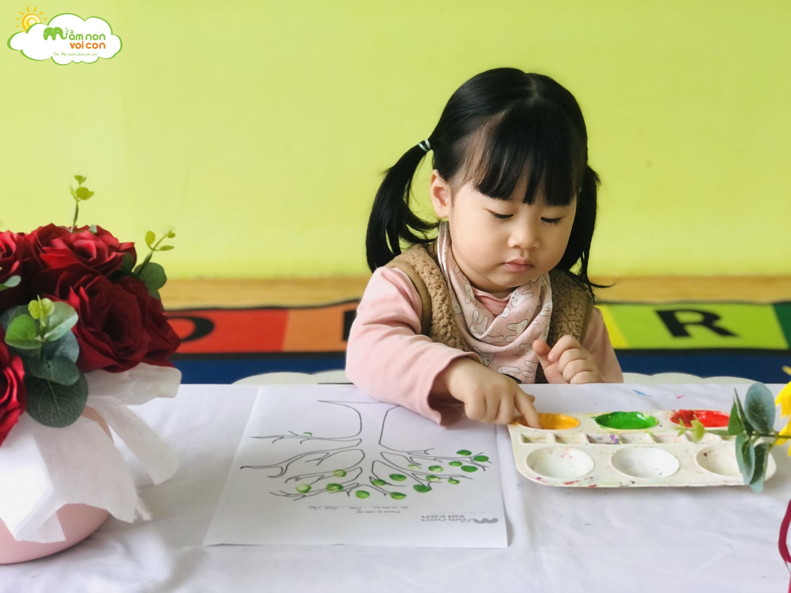 TẠO HÌNH: CHẤM MÀU THÀNH LÁ CÂY - TRƯỜNG MẦM NON VOI CON