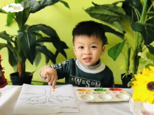 TẠO HÌNH: CHẤM MÀU THÀNH LÁ CÂY - TRƯỜNG MẦM NON VOI CON