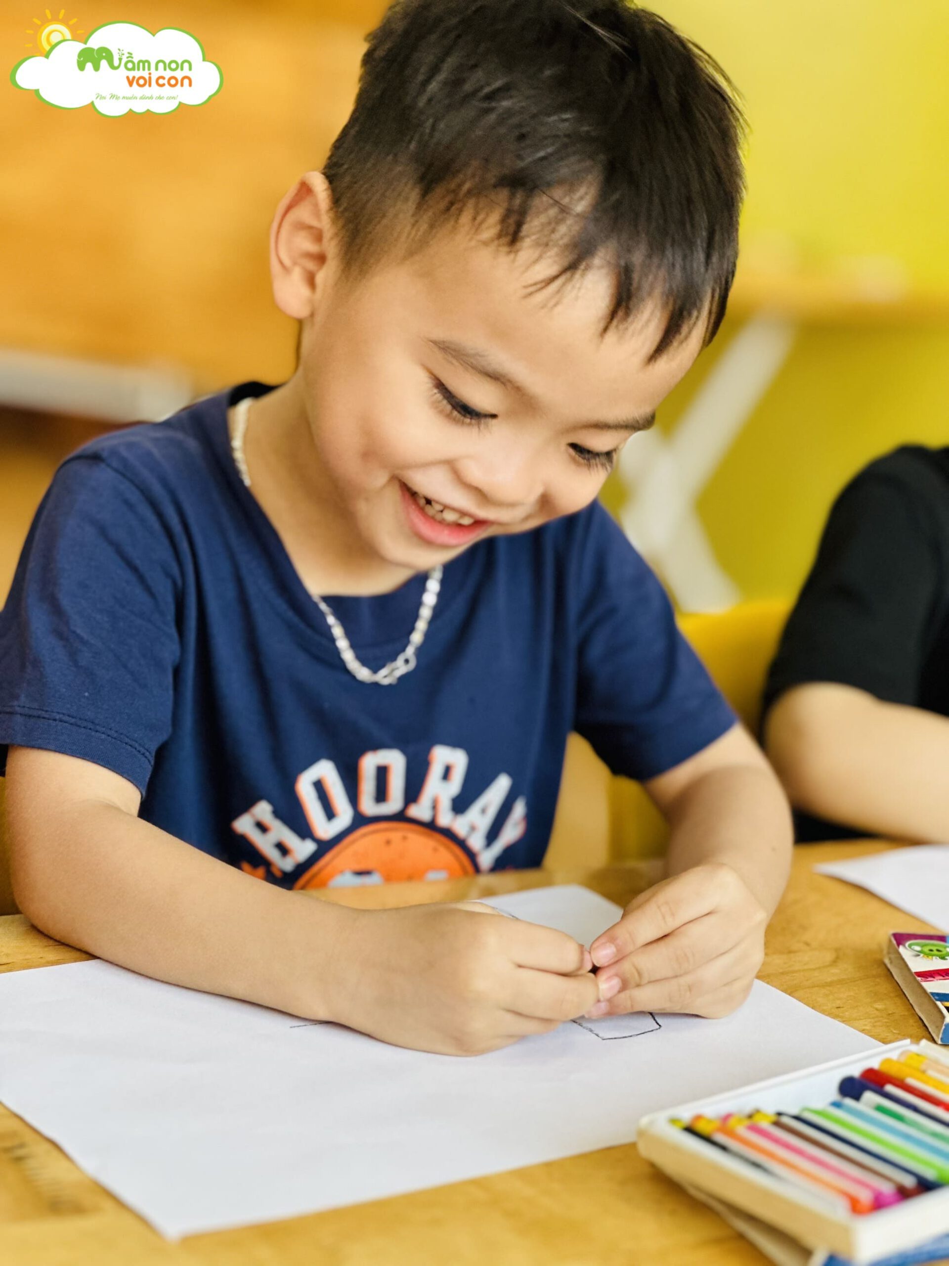 TÌM HIỂU VÀ VẼ CÂY XANH YÊU THÍCH - TRƯỜNG MẦM NON VOI CON