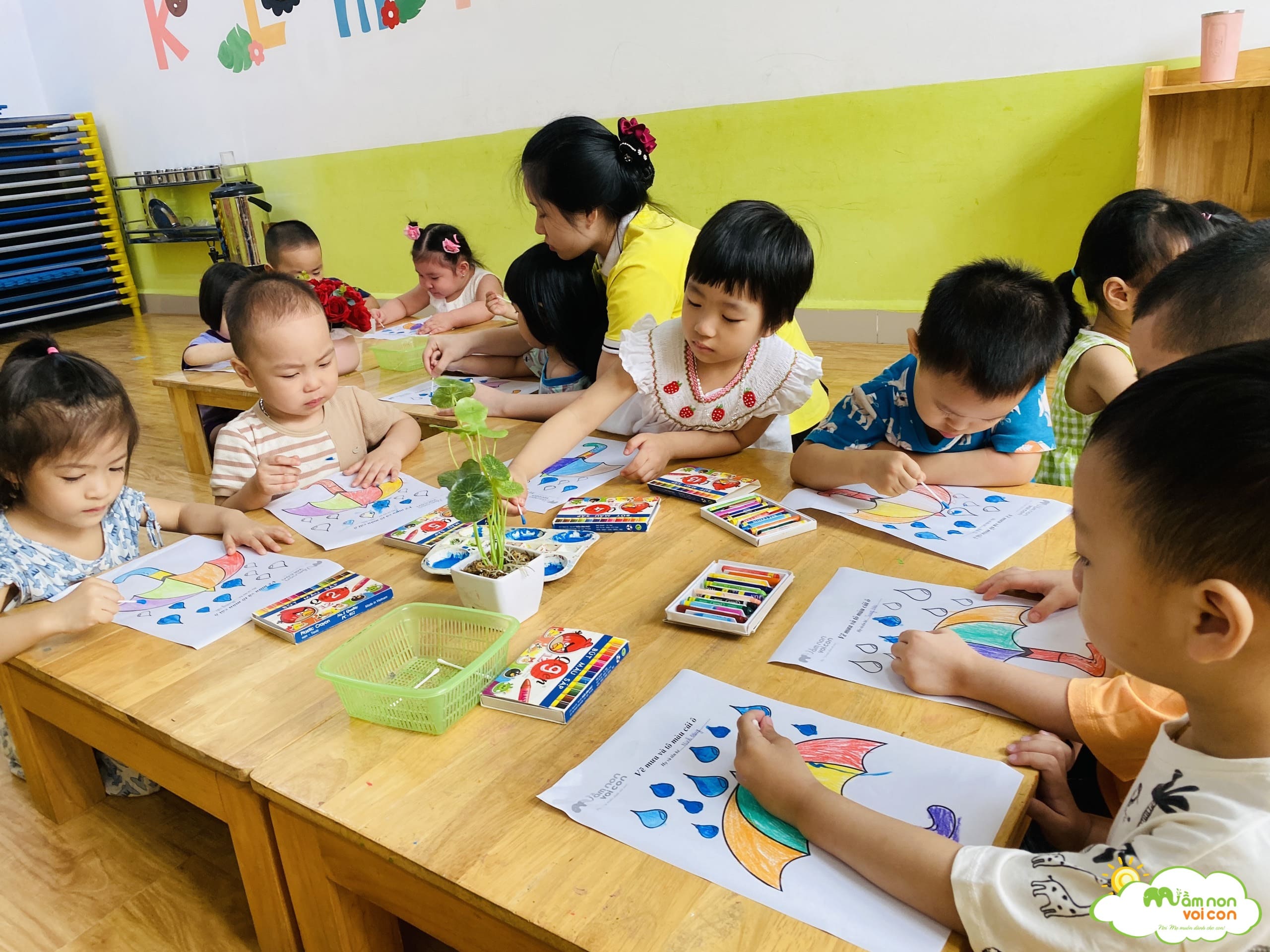 TẠO HÌNH SÁNG TẠO: CHỦ ĐỀ MƯA - TRƯỜNG MẦM NON VOI CON