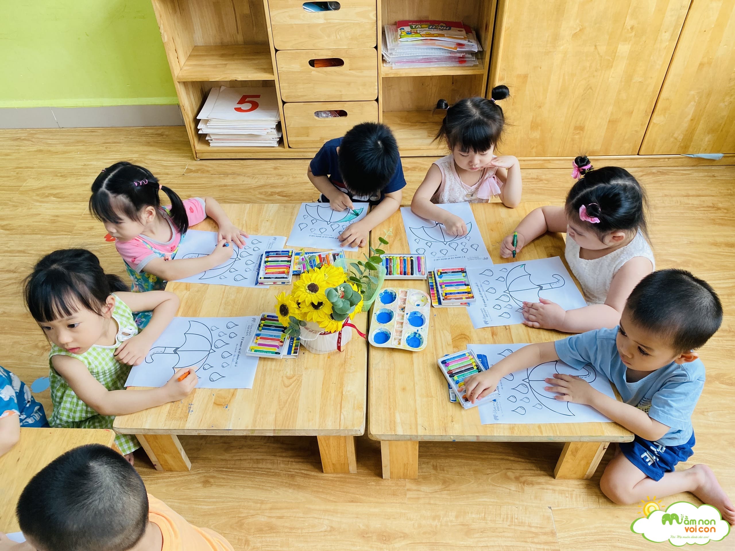 TẠO HÌNH SÁNG TẠO: CHỦ ĐỀ MƯA - TRƯỜNG MẦM NON VOI CON