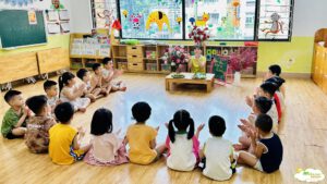 SÁNG TẠO: LÀM ĐỒ CHƠI TỪ LÁ CHUỐI - TRƯỜNG MẦM NON VOI CON