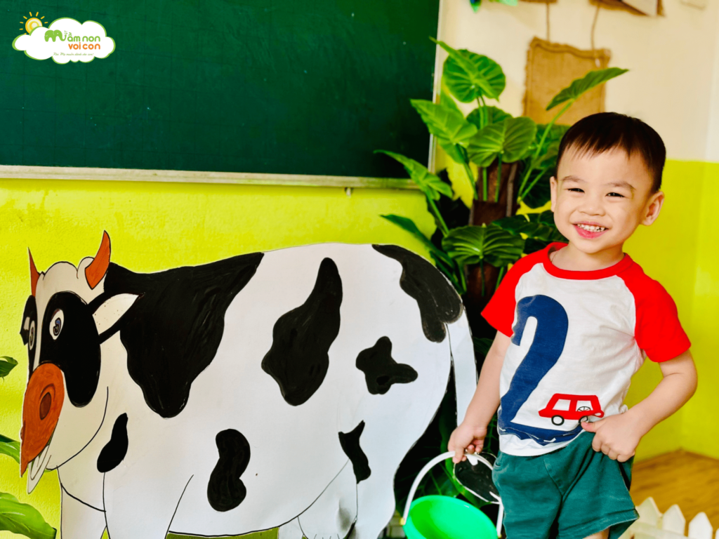 NÔNG TRANG “VOI CON” XINH ĐẸP - TRẢI NGHIỆM VẮT SỮA BÒ - TRƯỜNG MẦM NON VOI CON