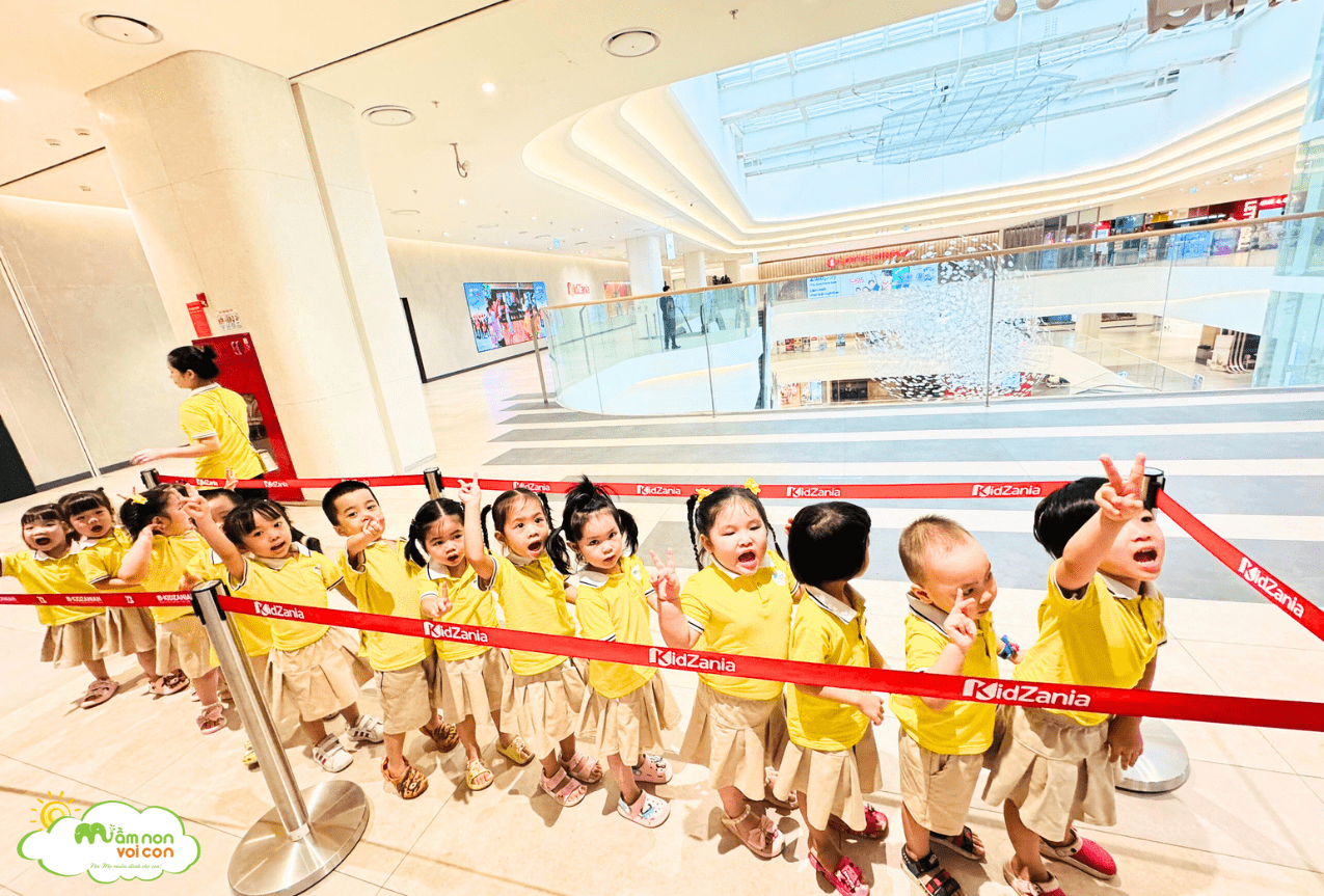 MỘT NGÀY CỦA BÉ TẠI KIDZANIA MỘT NGÀY CỦA BÉ TẠI KIDZANIA - TRƯỜNG MẦM NON VOI CON