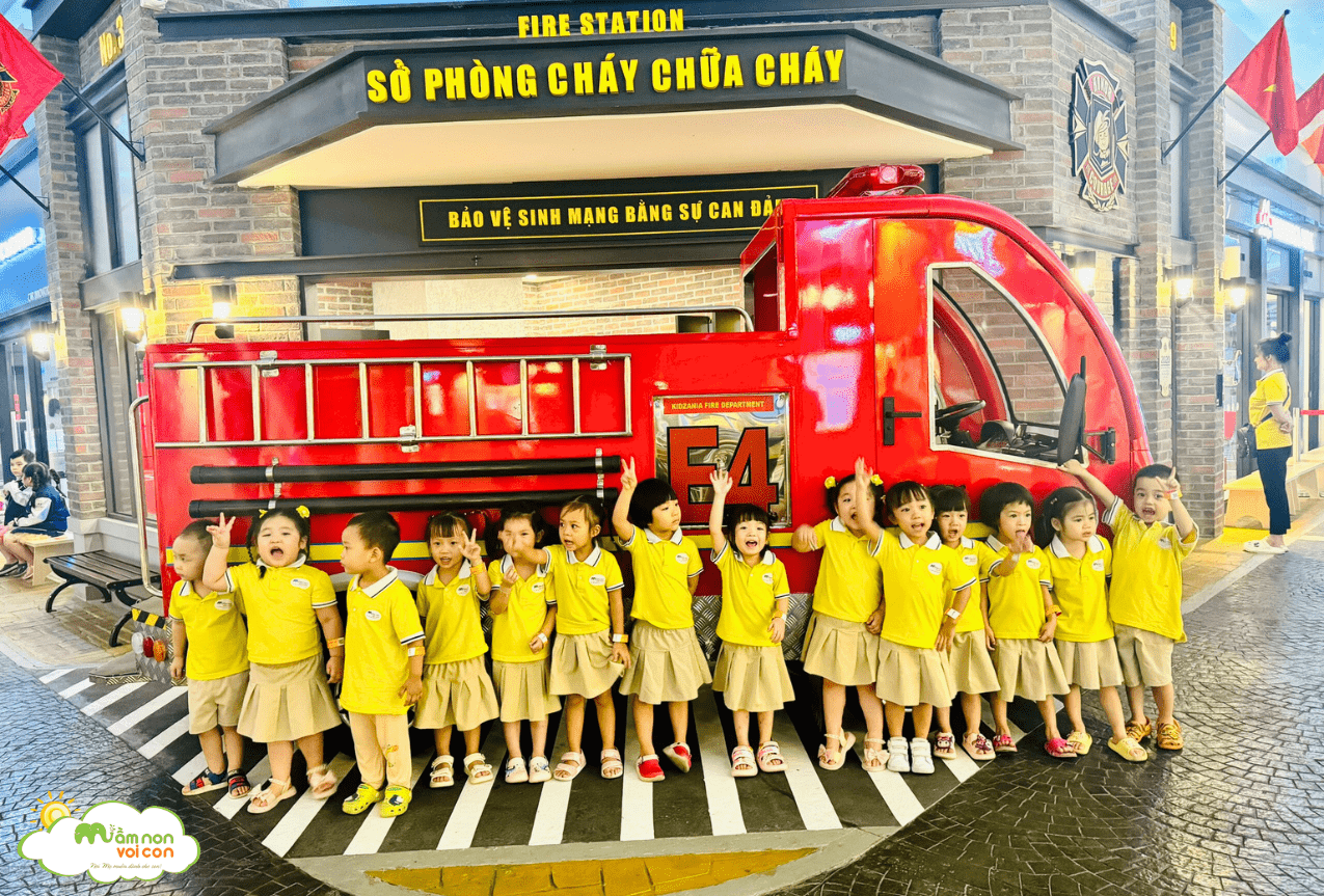 MỘT NGÀY CỦA BÉ TẠI KIDZANIA MỘT NGÀY CỦA BÉ TẠI KIDZANIA - TRƯỜNG MẦM NON VOI CON