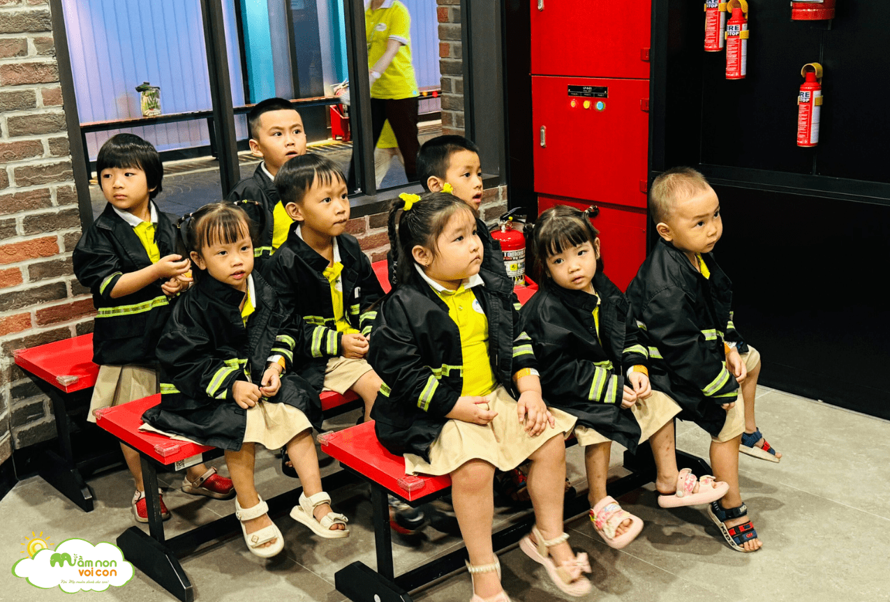 MỘT NGÀY CỦA BÉ TẠI KIDZANIA MỘT NGÀY CỦA BÉ TẠI KIDZANIA - TRƯỜNG MẦM NON VOI CON