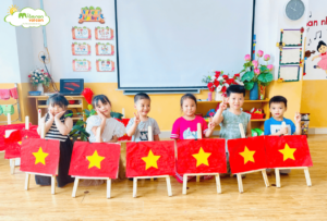 TẠO HÌNH VẼ QUỐC KỲ VIỆT NAM CHÀO MỪNG QUỐC KHÁNH 2/9 - TRƯỜNG MẦM NON VOI CON