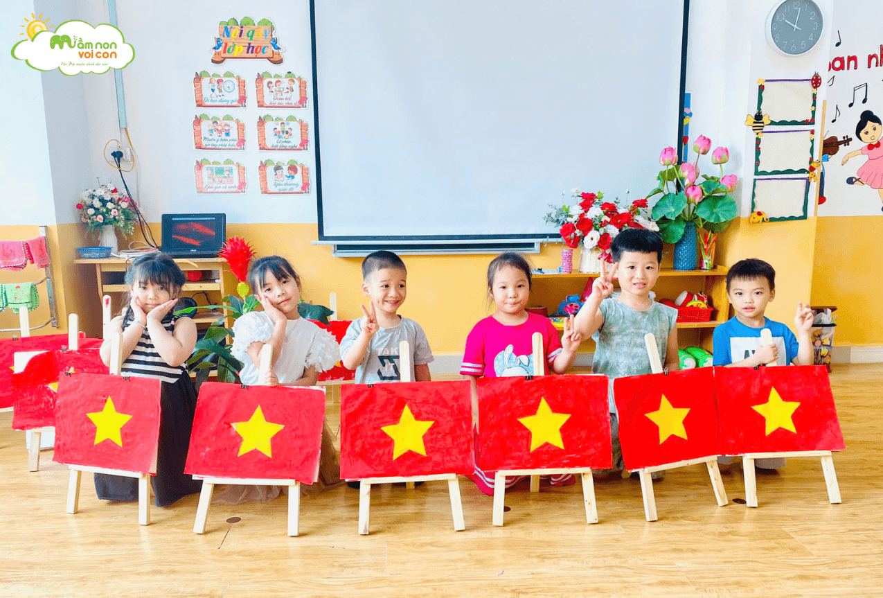 TẠO HÌNH VẼ QUỐC KỲ VIỆT NAM CHÀO MỪNG QUỐC KHÁNH 2/9 - TRƯỜNG MẦM NON VOI CON
