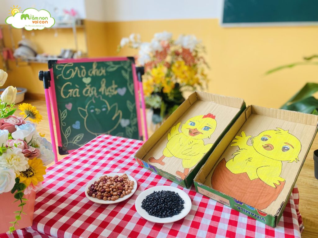 BÉ CHƠI TRÒ CHƠI: “GÀ ĂN HẠT” - TRƯỜNG MẦM NON VOI CON