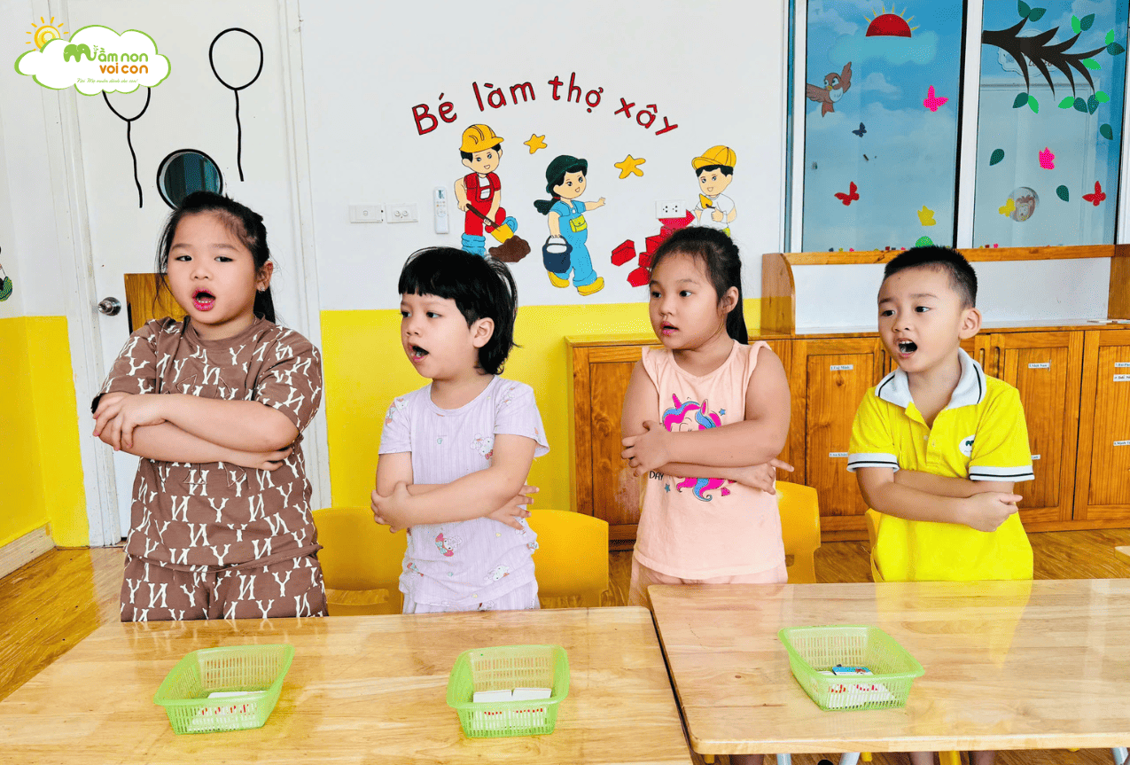 LÀM QUEN CHỮ CÁI: M - N - TRƯỜNG MẦM NON VOI CON