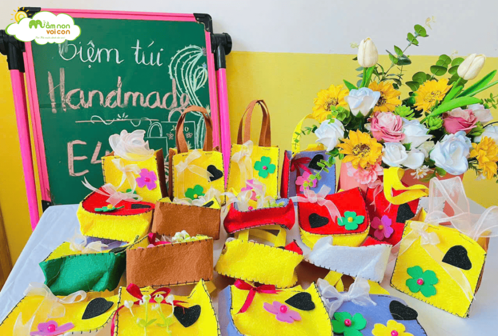 CÁC CON LỚP E4 TỰ TAY LÀM MÓN QUÀ TẶNG MẸ - TRƯỜNG MẦM NON VOI CON